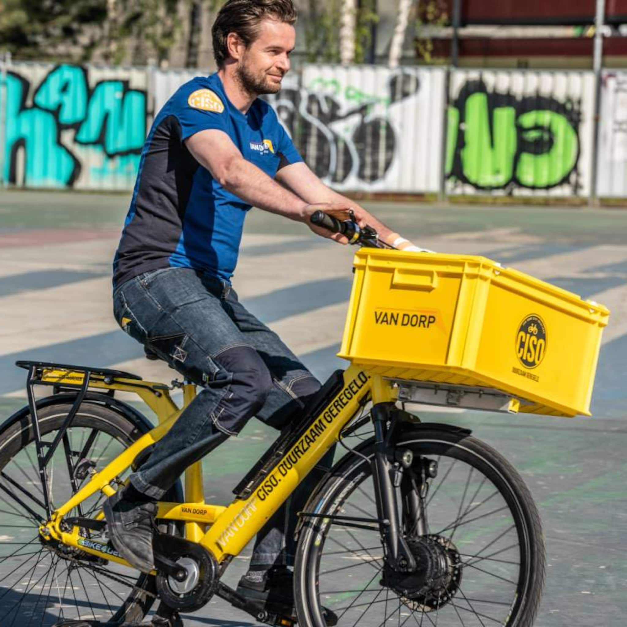 installatiebedrijf van dorp ciso rotterdam zero emissiezone monteur op fiets