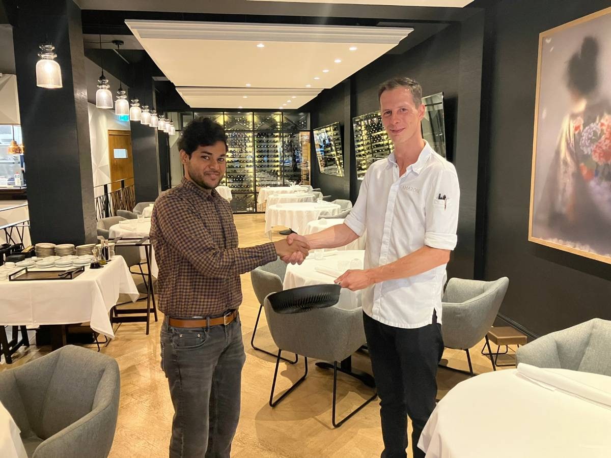 Surya Prakash met Michelinchef Jan van Dobben. Foto: eigen beeld Surya Prakash met Michelinchef Jan van Dobben. Foto: eigen beeld