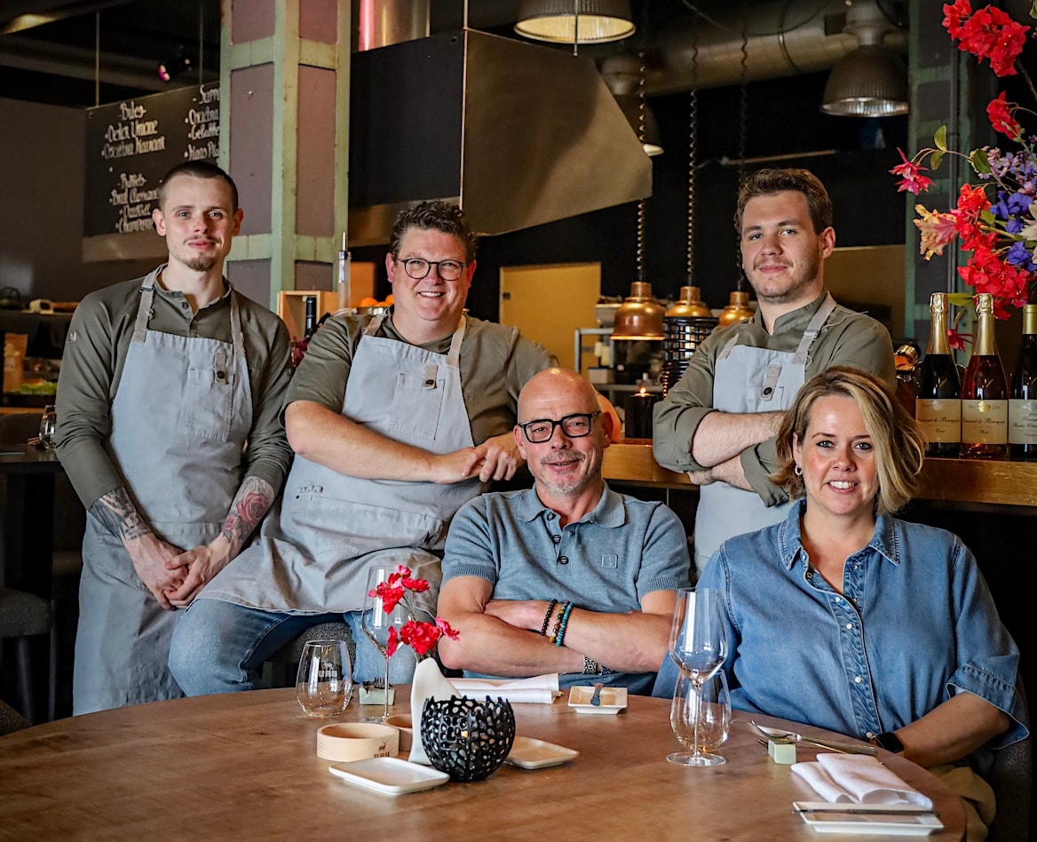Het team van restaurant UNIQUE met tweede van links Henk-Jan van Beek. UNIQUE | Het team van restaurant UNIQUE met tweede van links Henk-Jan van Beek.