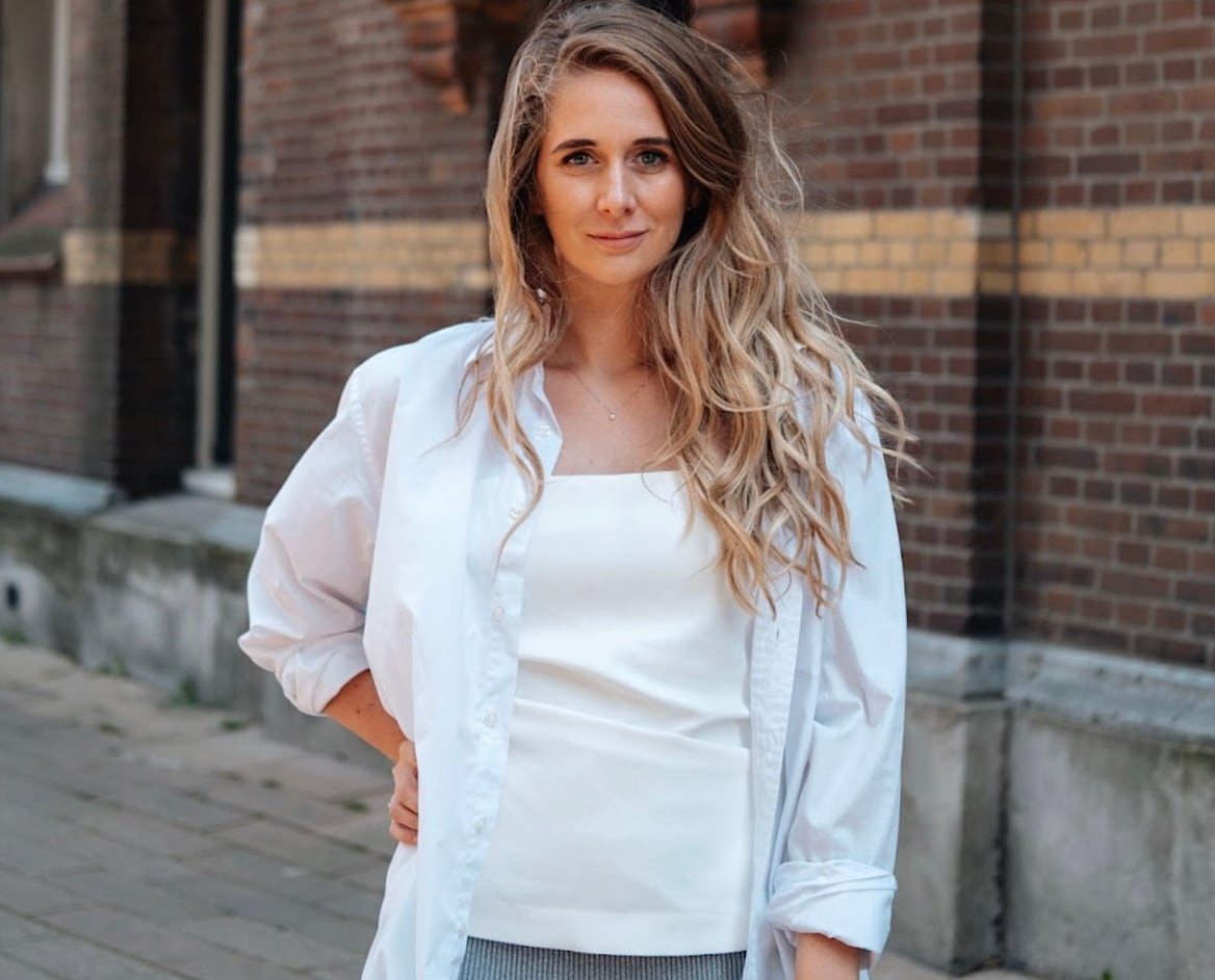 Carlijn Bekker is oprichter van SOSOCIAL, een consultancy- en trainingsbureau voor socialemedia-teams van snelgroeiende merken. Carlijn Bekker | Carlijn Bekker is oprichter van SOSOCIAL, een consultancy- en trainingsbureau voor socialemedia-teams van snelgroeiende merken.