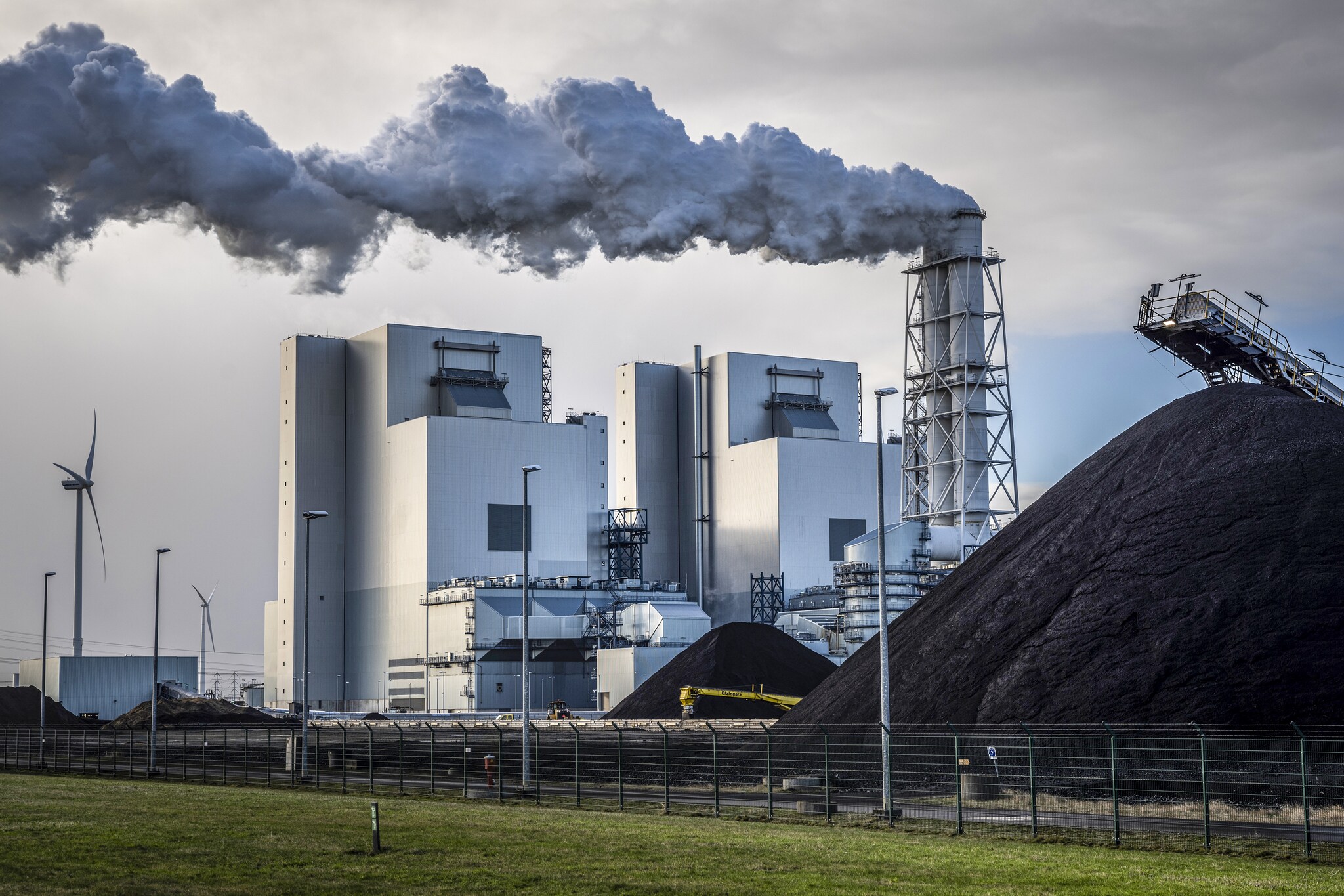 De kolencentrale van RWE in de Eemshaven is pas tien jaar open en moet uiterlijk in 2029 dicht.  De kolencentrale van RWE in de Eemshaven is pas tien jaar open en moet uiterlijk in 2029 dicht. Foto: ANP/AD.