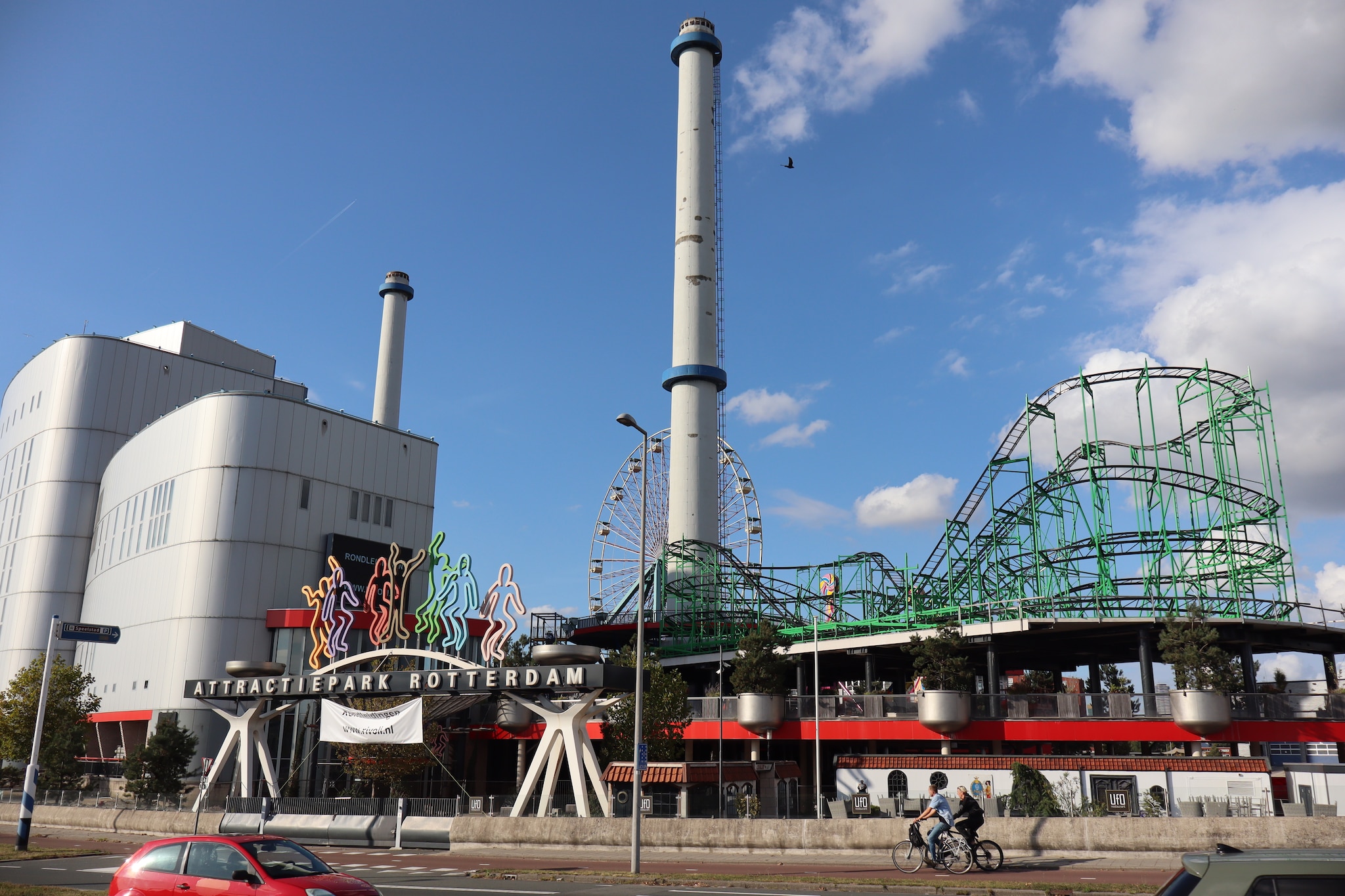 Het attractiepark rond de vuilverbranding in Rotterdam-Zuid. Foto: AD Het attractiepark rond de vuilverbranding in Rotterdam-Zuid. Foto: AD