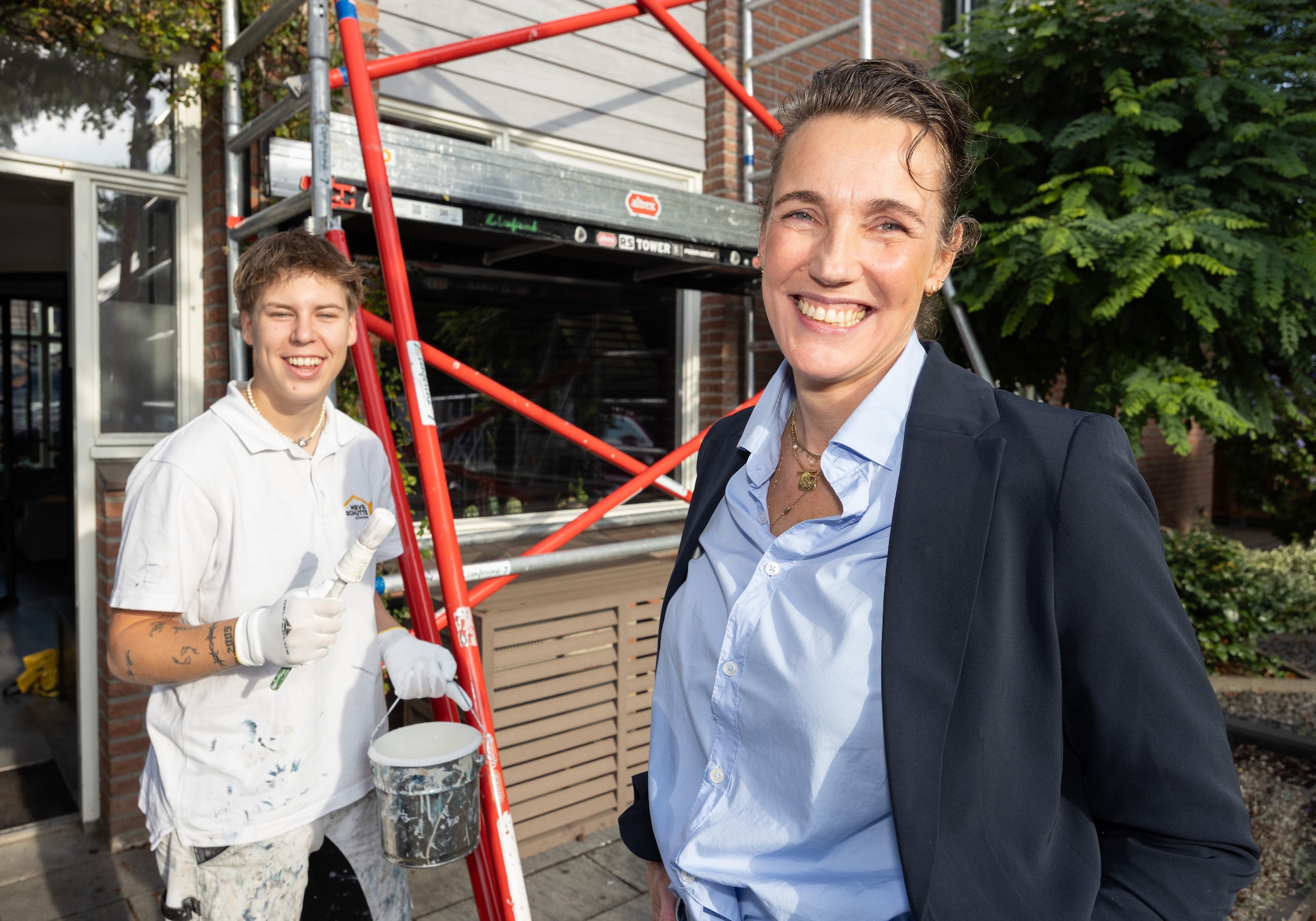 Projectleider Paula Reuvers en een medewerker.  rojectleider Paula Reuvers en een medewerker. Foto: Frans Paalman