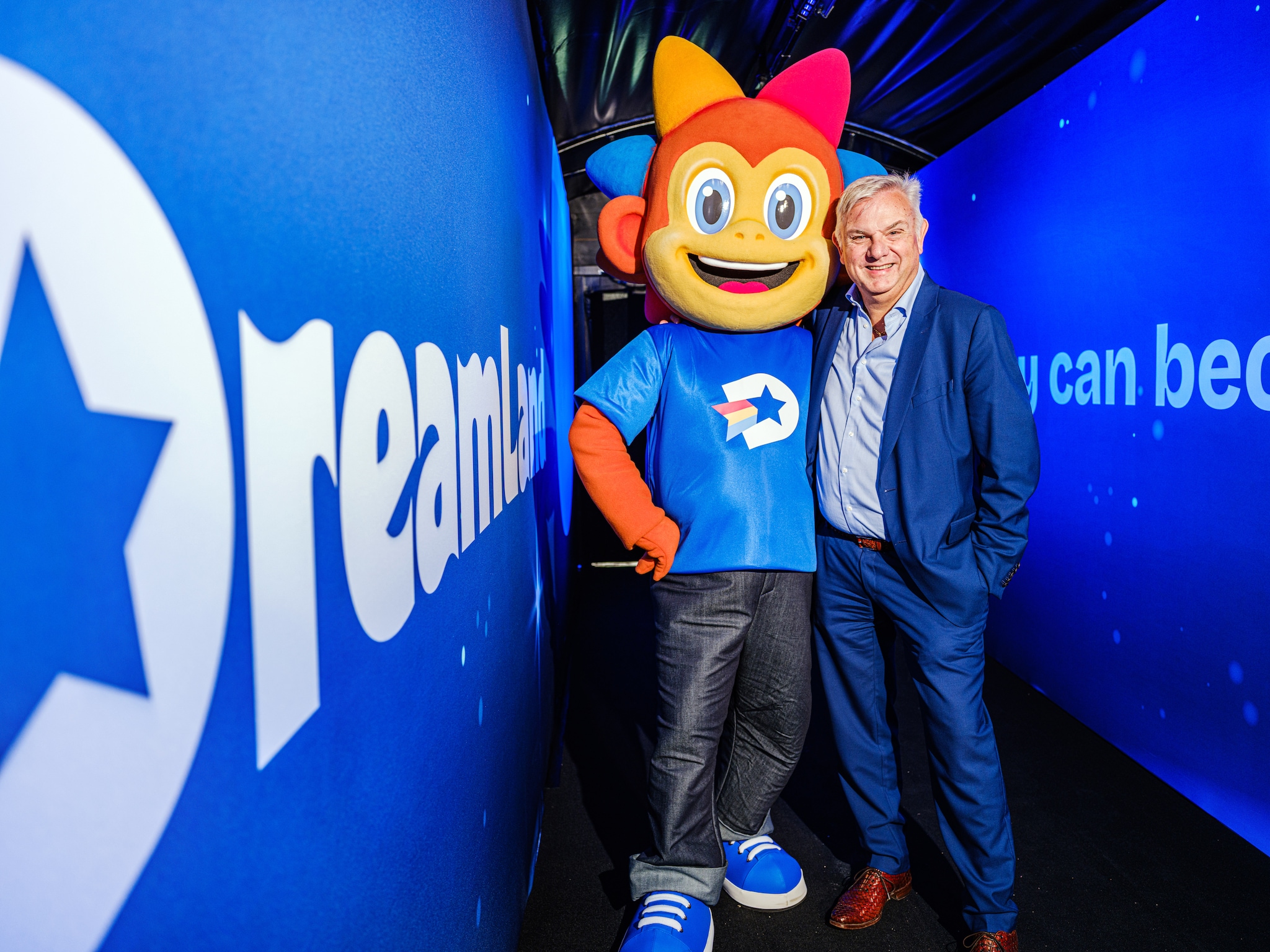 Nolmans met mascotte van Dreamland. Nolmans met mascotte van Dreamland. Foto: Marlies Wessels