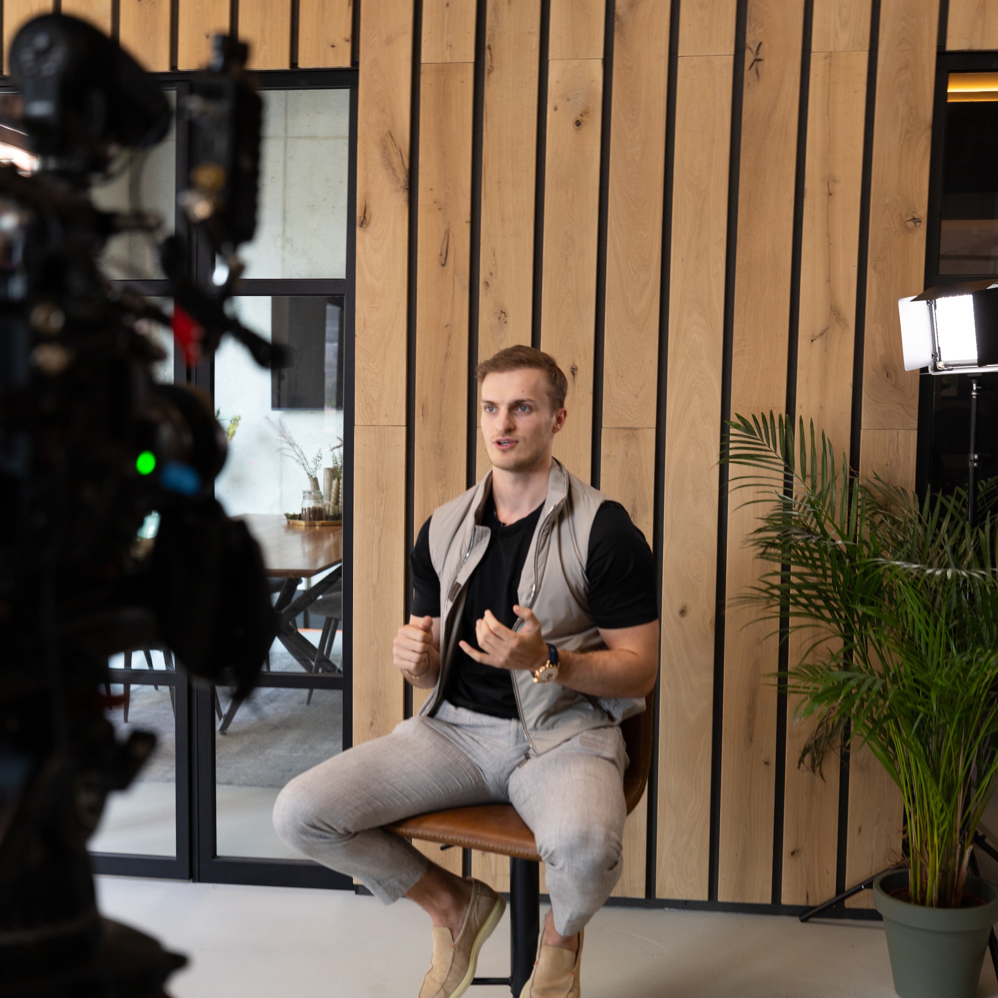 controversiele marketing en ai strategie stuwen flatline naar nieuwe hoogten