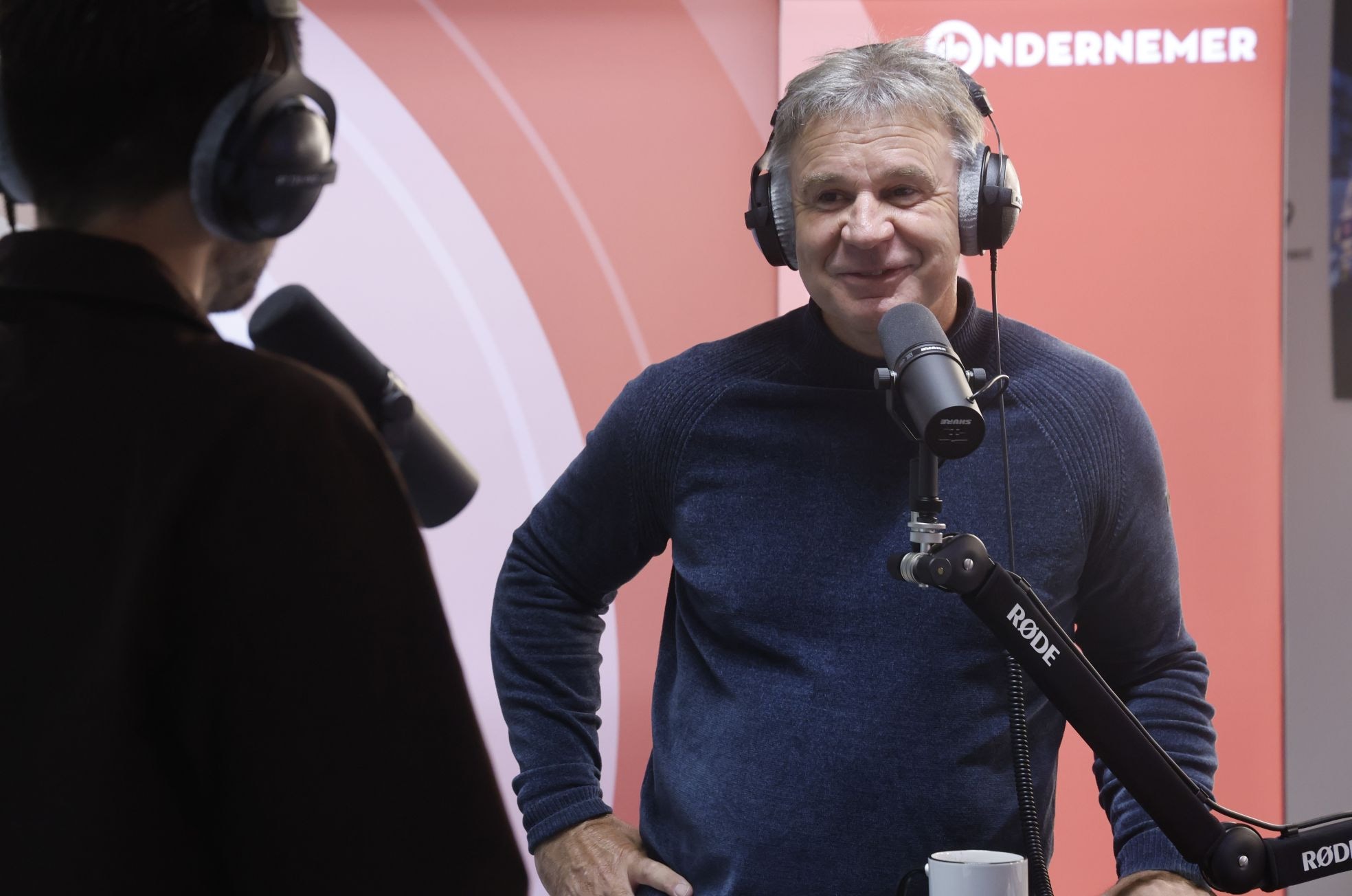 Horecaondernemer René Bogaart en presentator Jonathan van Noord in de studio van De Ondernemer Live. Horecaondernemer René Bogaart en presentator Jonathan van Noord in de studio van De Ondernemer Live. Foto: Ruud Voest