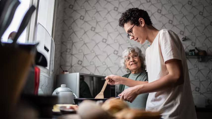 Mantelzorgers met praktische beroepen steeds vaker in de knel. Foto: Nu.nl Mantelzorgers met praktische beroepen steeds vaker in de knel. Foto: Nu.nl