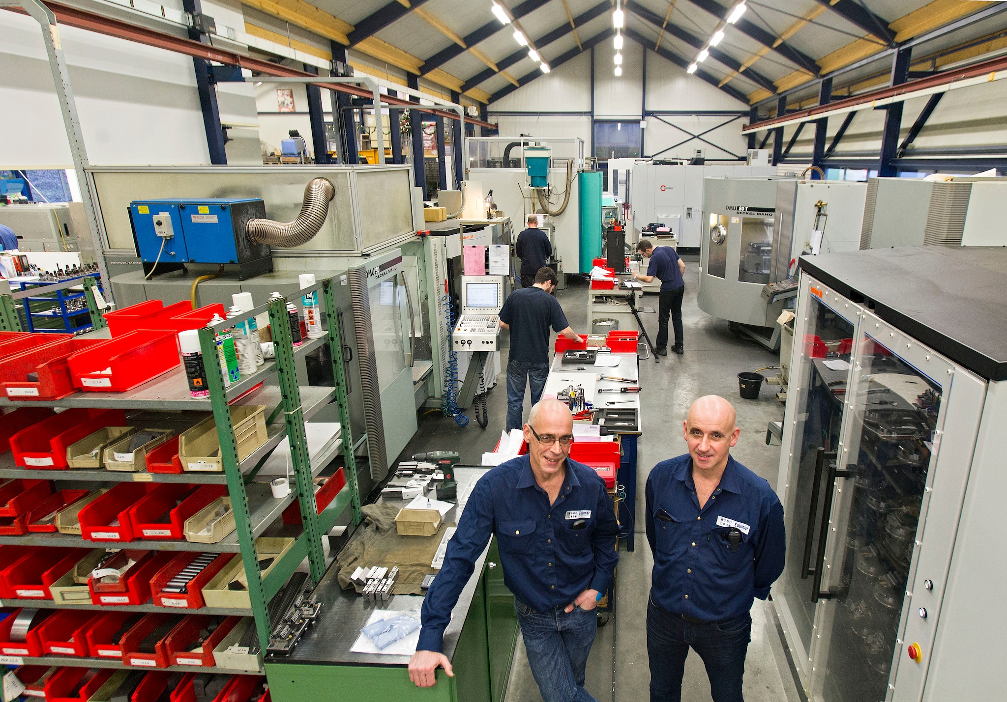 Oprichters Eduard (rechts) en Marius Wijlaars op een foto uit 2014 in hun metaalbedrijf in Someren. Rene Manders/DCI Media