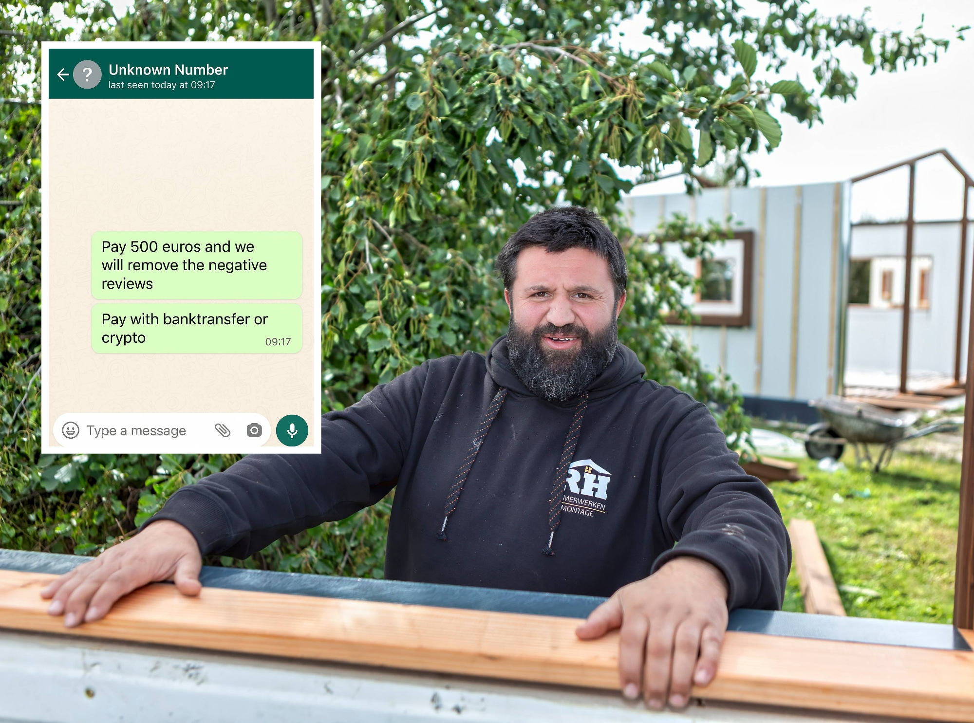 Timmerman Recep Yarar (41) ontving ineens veel neprecensies over zijn bedrijf en werd daarmee gechanteerd. Timmerman Recep Yarar (41) ontving ineens veel neprecensies over zijn bedrijf en werd daarmee gechanteerd. Foto: Johan Wouters/Pix4Profs  / (inzet: bd)