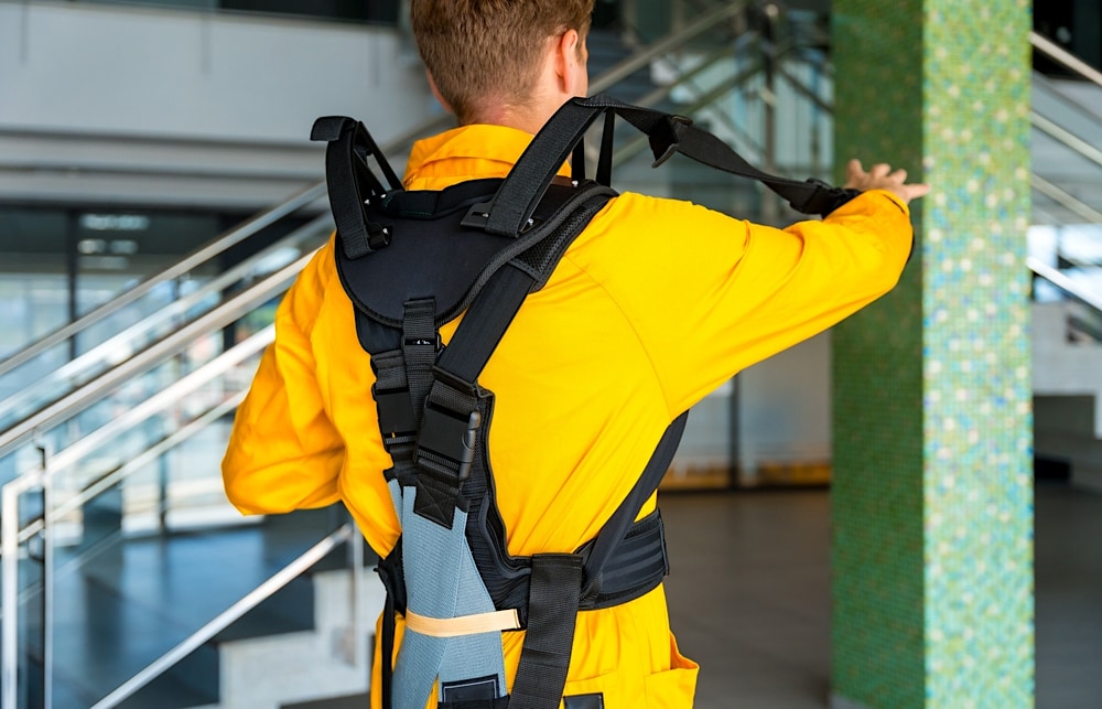 De regeling is bedoeld voor mkb’ers die investeren in inclusieve technologie. Dat kan variëren van een voorleesbril tot een exoskelet bij zwaar werk. Shutterstock | De regeling is bedoeld voor mkb’ers die investeren in inclusieve technologie. Dat kan variëren van een voorleesbril tot een exoskelet bij zwaar werk.