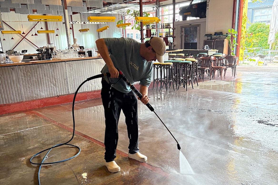 Grote schoonmaak voor de officiële opening op 11 oktober. Camarat | Grote schoonmaak voor de officiële opening op 11 oktober.
