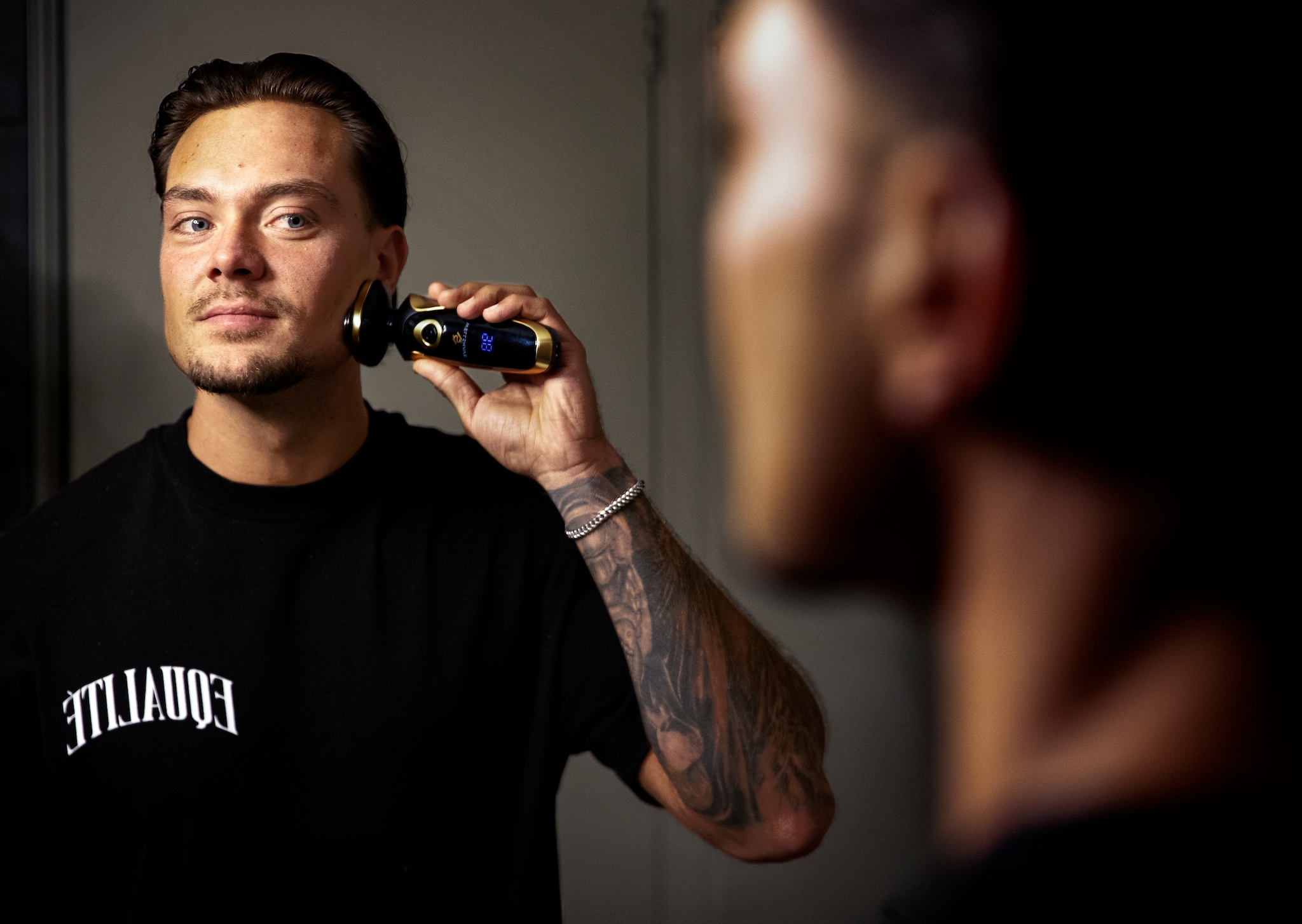 Dustin Gibson demonstreert een scheerapparaat van zijn eigen bedrijf Wellshave. Dustin Gibson demonstreert een scheerapparaat van zijn eigen bedrijf Wellshave. Foto: René Manders/DCI Media