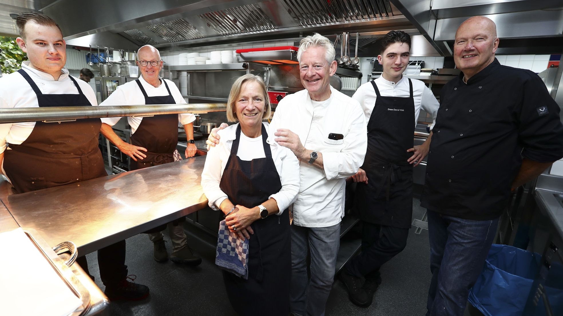 Het team van restaurant De Gieser Wildeman in Noordeloos dat in 2024 zijn Michelinster behield. Het team van restaurant De Gieser Wildeman in Noordeloos dat in 2024 zijn Michelinster behield. Foto: Ricardo Smit