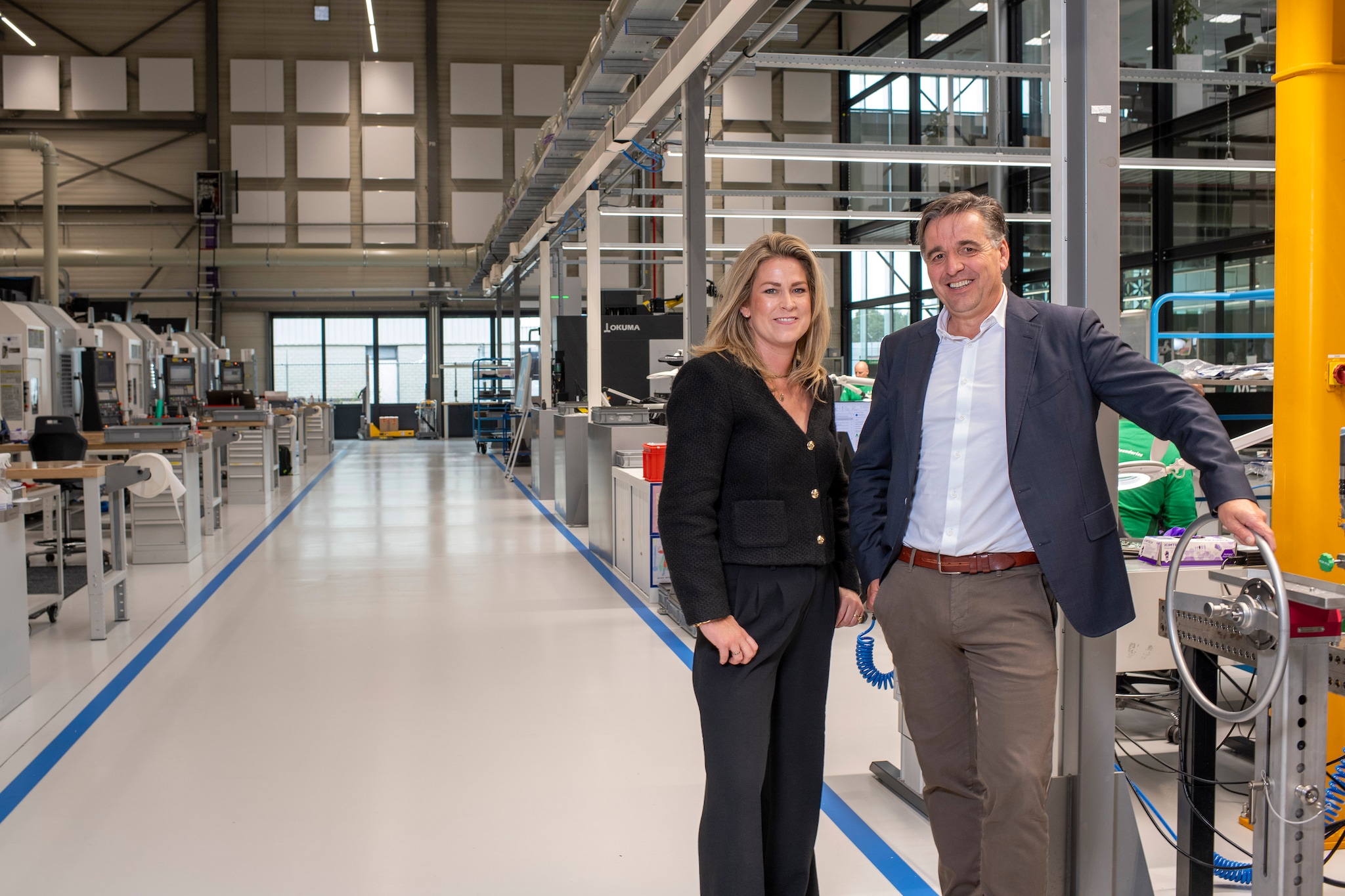 Frank Mulders en Manon Pijnenburg in een nieuwe bedrijfshal die gereed wordt gemaakt voor uitbreiding van de activiteiten van AAE. Frank Mulders en Manon Pijnenburg in een nieuwe bedrijfshal die gereed wordt gemaakt voor uitbreiding van de activiteiten van AAE. Foto: Hein van Bakel/DCI Media