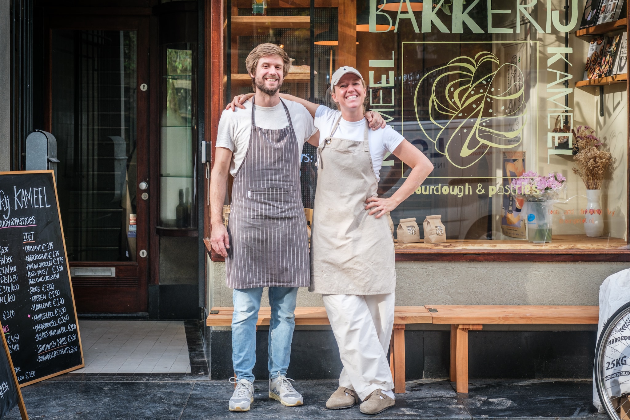 Henk te Velde en Willemine de With begonnen samen bakkerij Kameel aan de Oudegracht.  Henk te Velde en Willemine de With begonnen samen bakkerij Kameel in Utrecht. Foto: Jelle Verhoeks