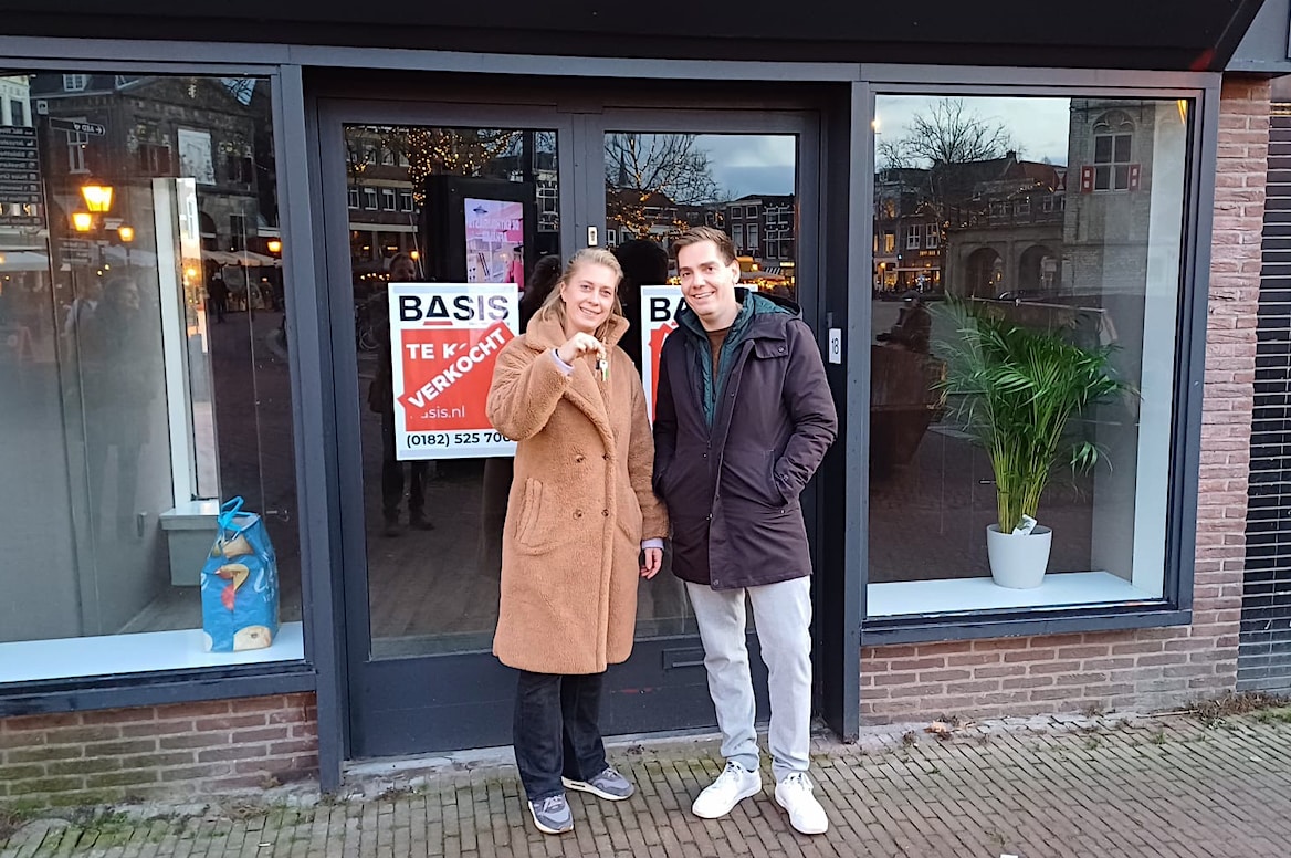 Aan de Markt in Gouda werken Dennis Vlugt en Sanne Glas stap voor stap aan hun droom. Aan de Markt in Gouda werken Dennis Vlugt en Sanne Glas stap voor stap aan hun droom. Eigen foto