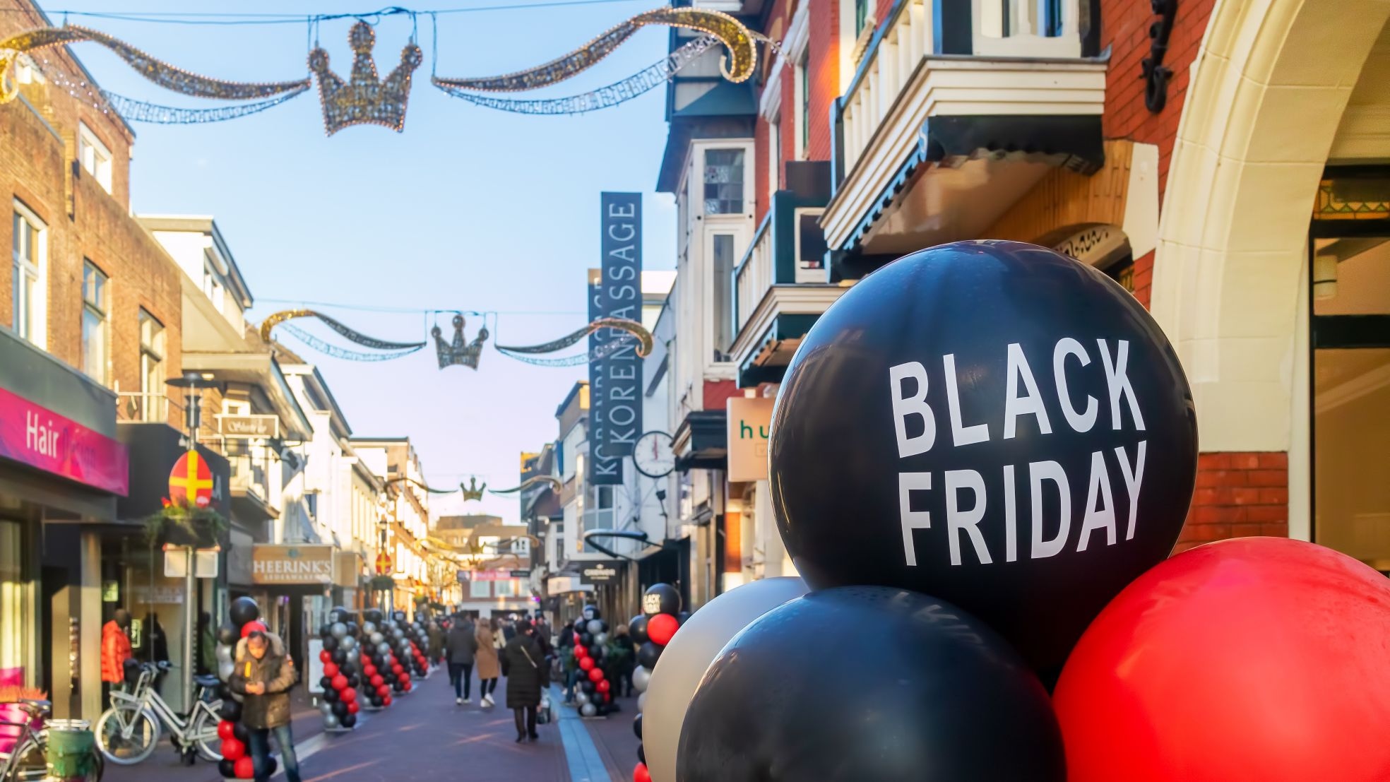 Een eerdere Black Friday in een winkelstraat van Apeldoorn. Een eerdere Black Friday in een winkelstraat van Apeldoorn. Foto: Shutterstock