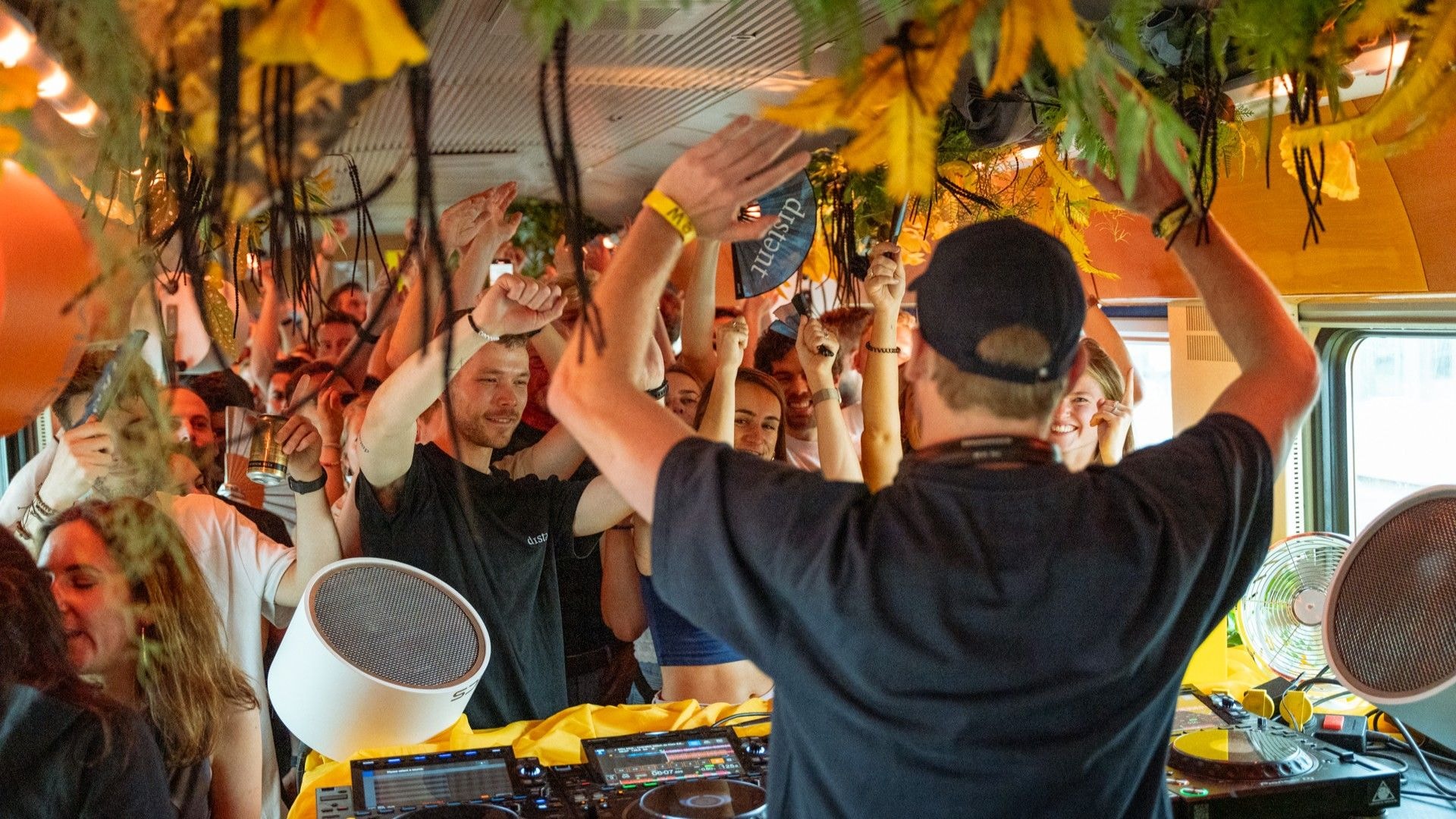 De 50:HERTZ CLUB TRAIN - onderdeel van het Amsterdam Dance Festival (ADE) - vertrekt komende week vanaf Amsterdam Centraal. De 50:HERTZ CLUB TRAIN - onderdeel van het Amsterdam Dance Festival (ADE) - vertrekt komende week vanaf Amsterdam Centraal. Foto: 50:HERTZ