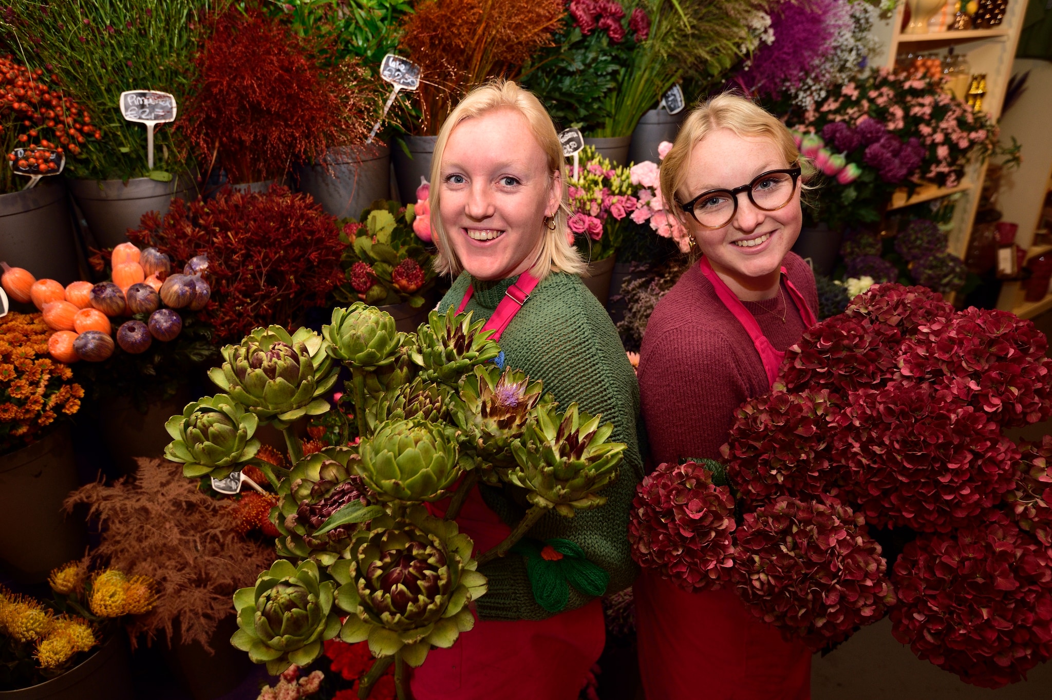 De Bloemenzussen in hun winkel  De Bloemenzussen in hun winkel. Foto: Pim Mul
