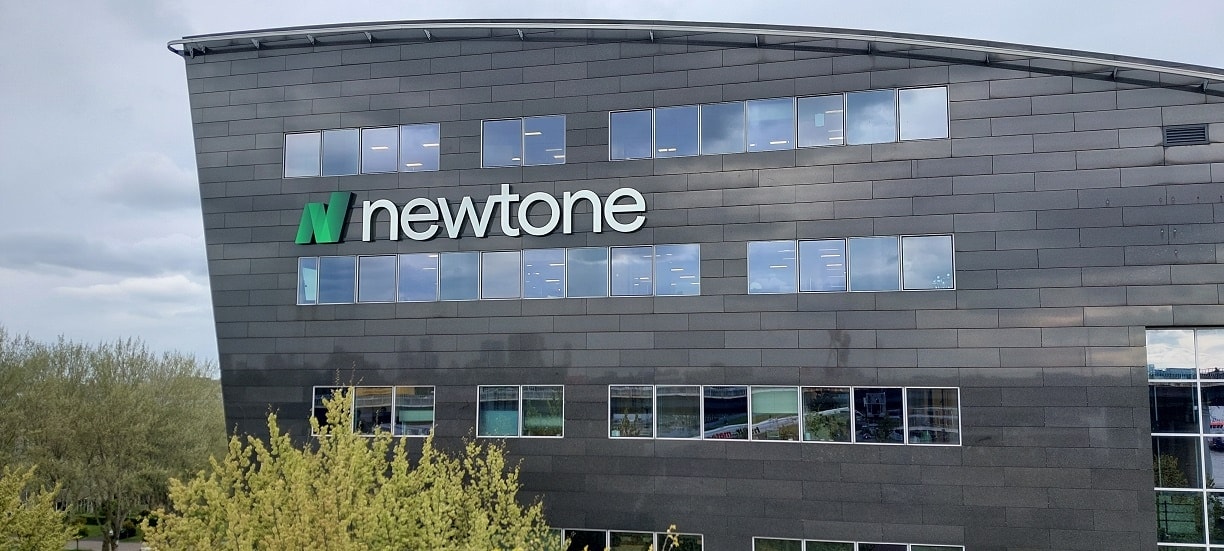 Het hoofdkantoor van Newtone. Het hoofdkantoor van Newtone.