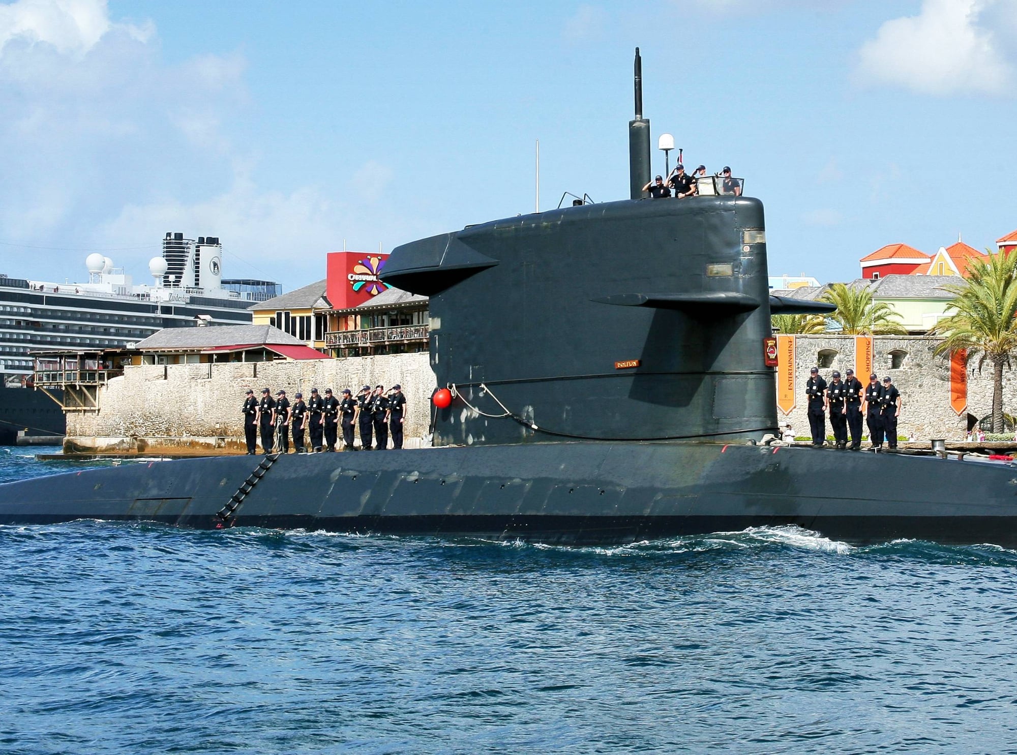 De Nederlandse onderzeeboot Zr.Ms. Dolfijn (Walrusklasse) in 2014 in de haven van Willemstad.  De Nederlandse onderzeeboot Zr.Ms. Dolfijn (Walrusklasse) in 2014 in de haven van Willemstad.  Archieffoto ANP