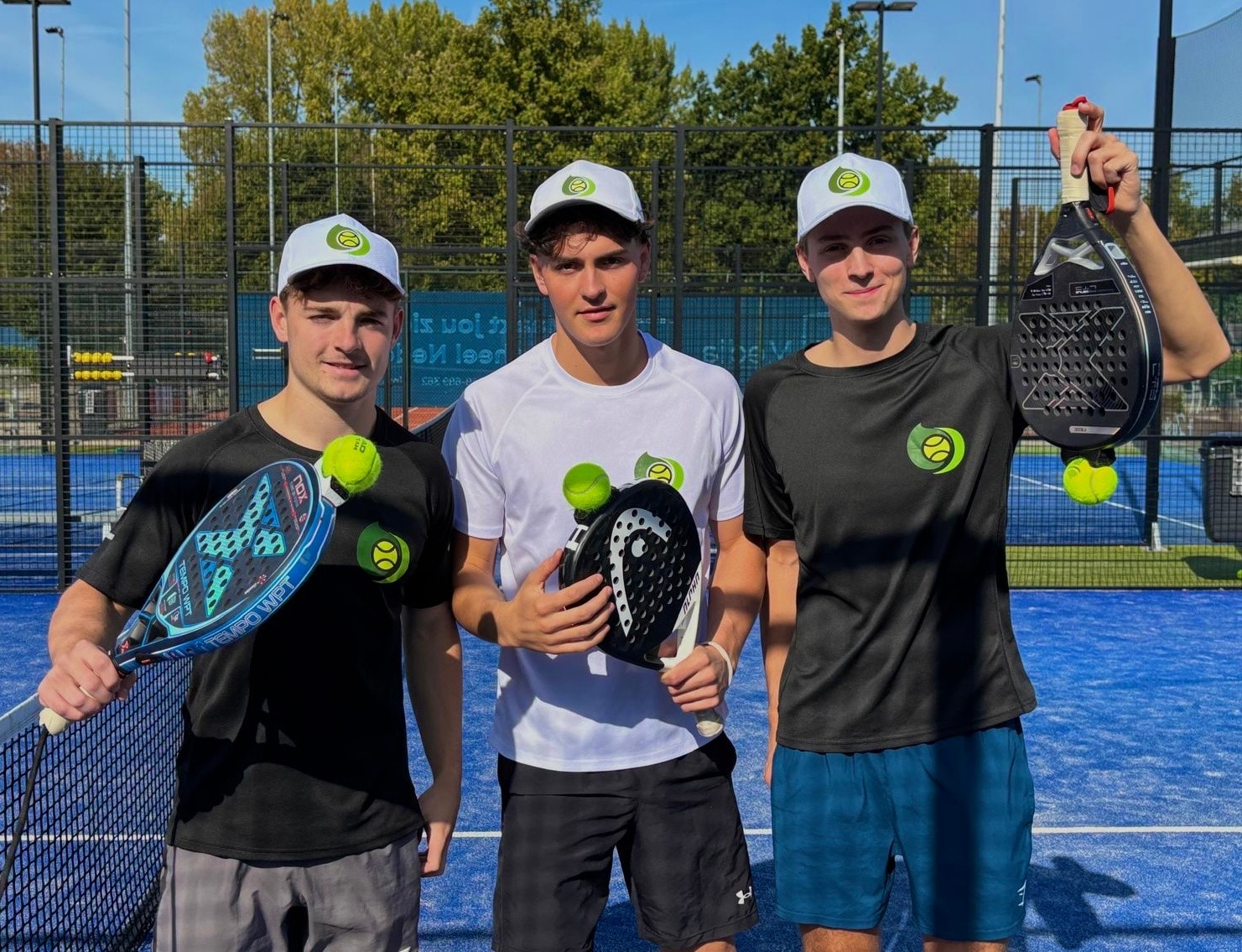 De uitvinders van PadelGrab van links naar rechts: Julian van Aalst, Dex Kuijpers en Jens Peeters.  De uitvinders van PadelGrab van links naar rechts: Julian van Aalst, Dex Kuijpers en Jens Peeters. Foto: PadelGrab