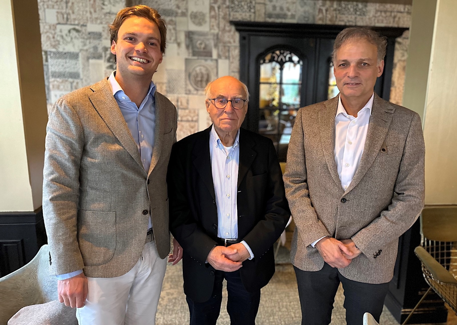 Drie generaties Zwartz (vlnr) Roderik, Herbert (overleed dit jaar op 97-jarige leeftijd) en Ronald.
 Zwartz Textiel: Drie generaties Zwartz (v.l.n.r.) Roderik, Herbert (overleed dit jaar op 97-jarige leeftijd) en Ronald. Eigen foto