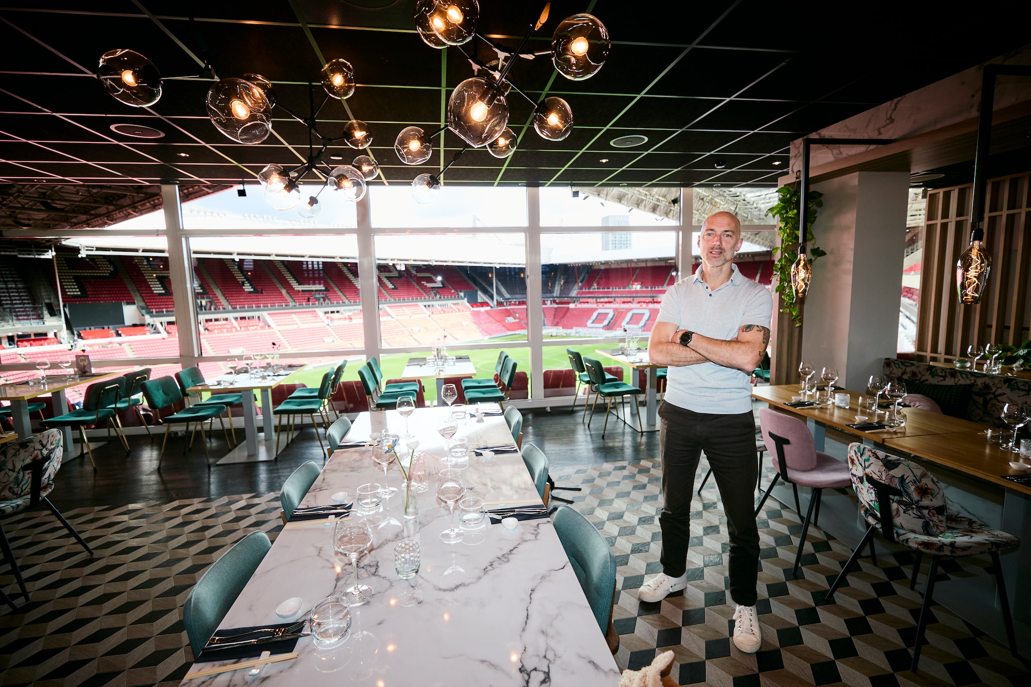 Simon de Wit in zijn restaurant Ikigai in het Philips Stadion in Eindhoven. Simon de Wit in zijn restaurant Ikigai in het Philips Stadion in Eindhoven. Foto: Thijn Vorstenbosch/DCI Media