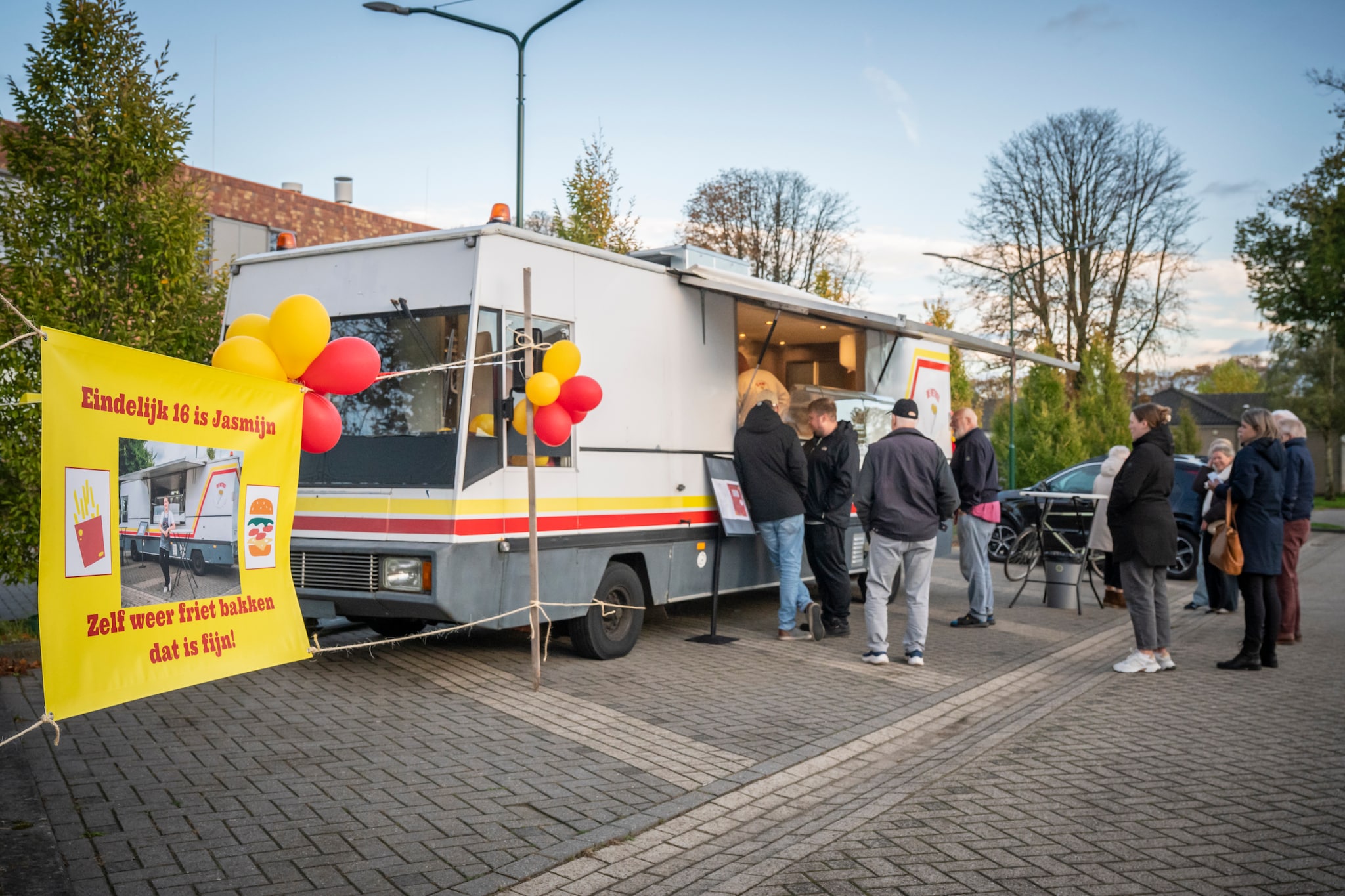 De oude SRV-wagen die nu een snackmobiel is. Foto: Arjan Broekmans De oude SRV-wagen die nu een snackmobiel is. Foto: Arjan Broekmans