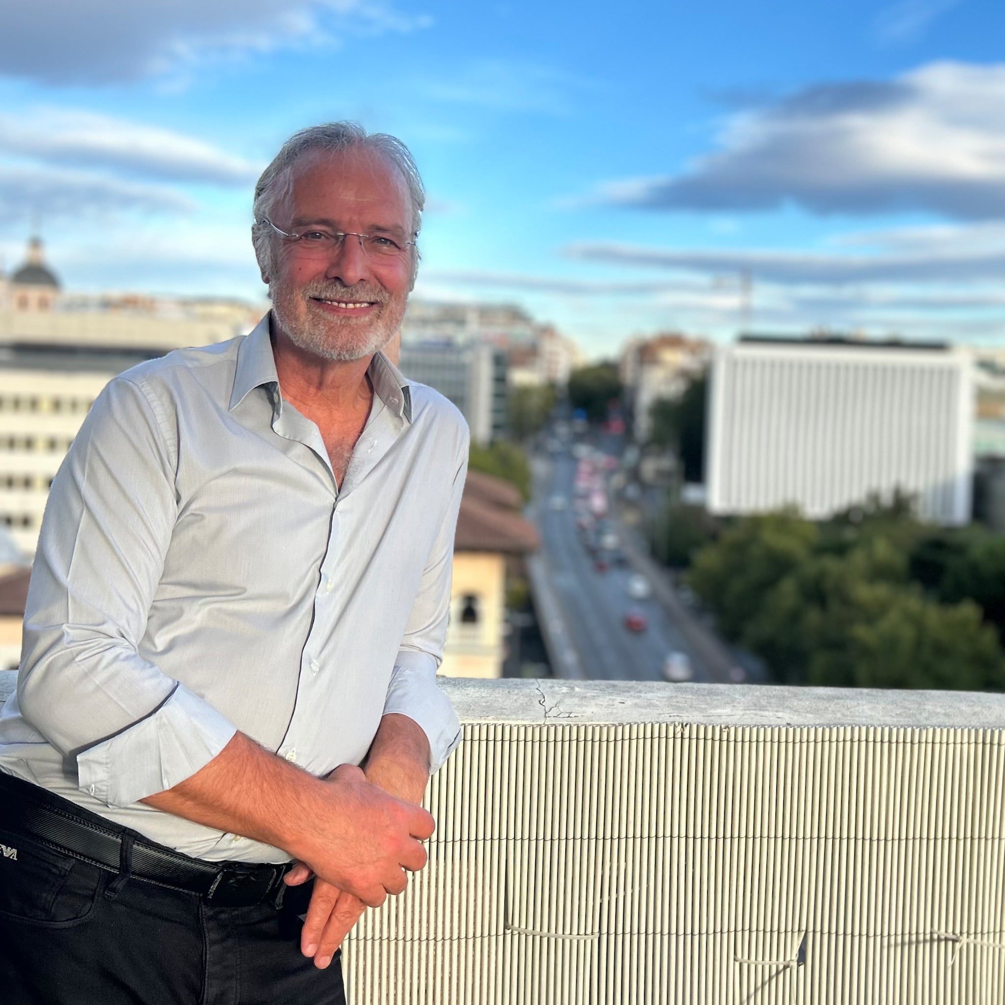 miljonair miljoenenbedrijf rene de jong elon musk bill gates taalschool spanje