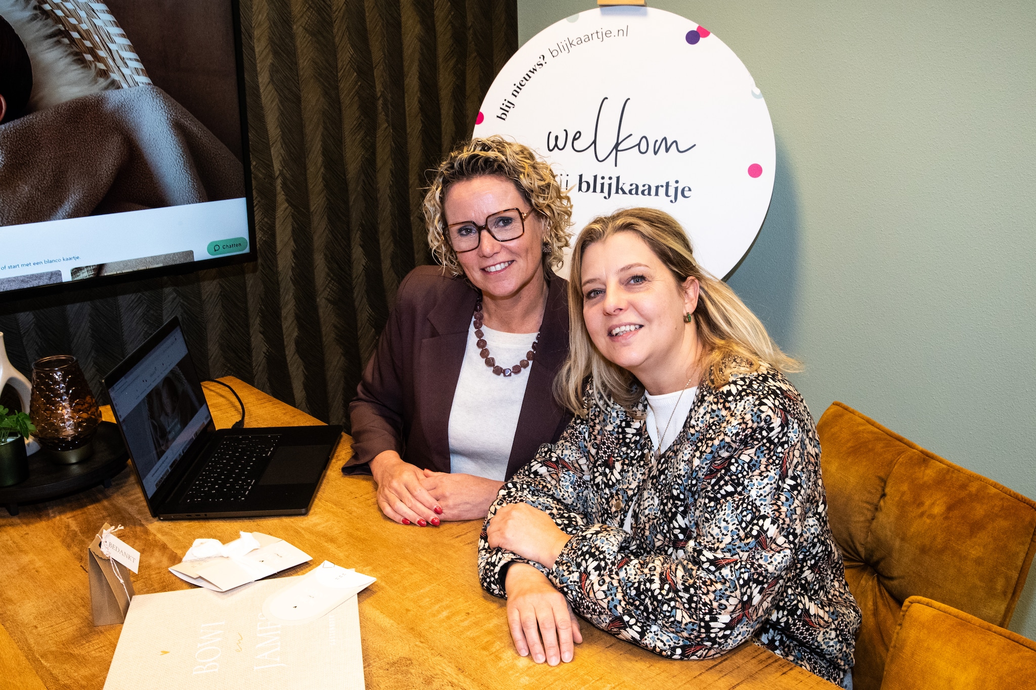 Erna Koolhof met haar schoonzus, met wie ze samen Blijkaartje runt. Foto: Ronald Hissink Erna Koolhof met haar schoonzus, met wie ze samen Blijkaartje runt. Foto: Ronald Hissink