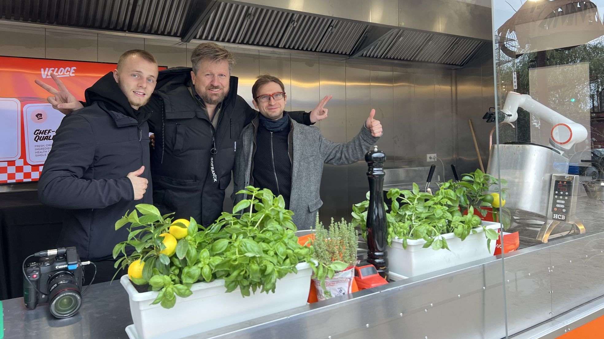 Lucas van Oostrum (midden) met mede-oprichters Vladimir Smelov en Vadim Slobodianik. Lucas van Oostrum (midden) met mede-oprichters Vladimir Smelov en Vadim Slobodianik. Foto: Veloce