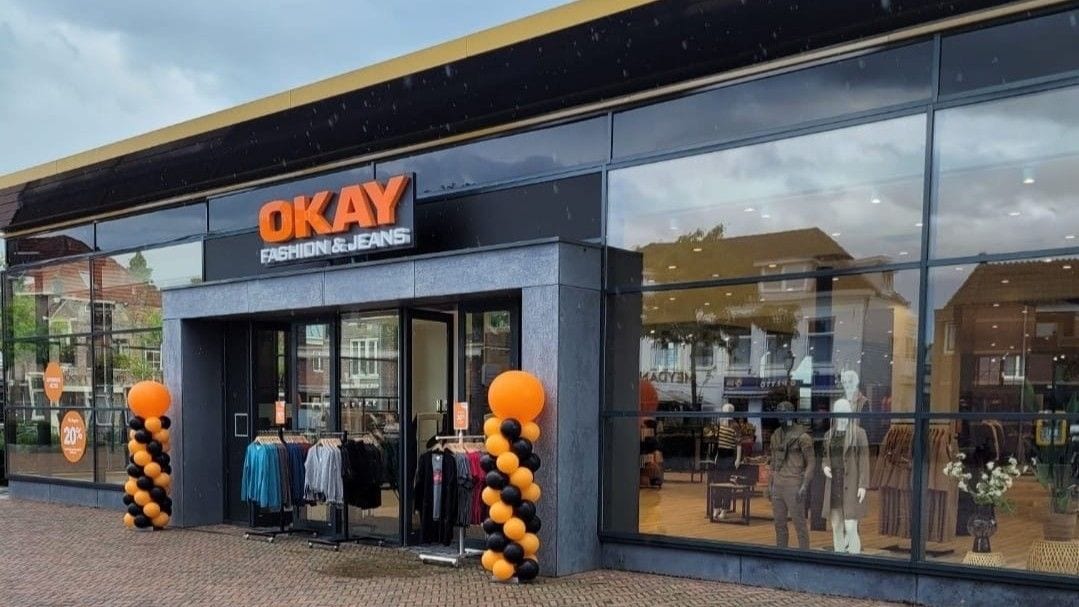 De opening van een Okay Fashion & Jeans-winkel. De opening van een Okay Fashion & Jeans-winkel. Eigen foto
