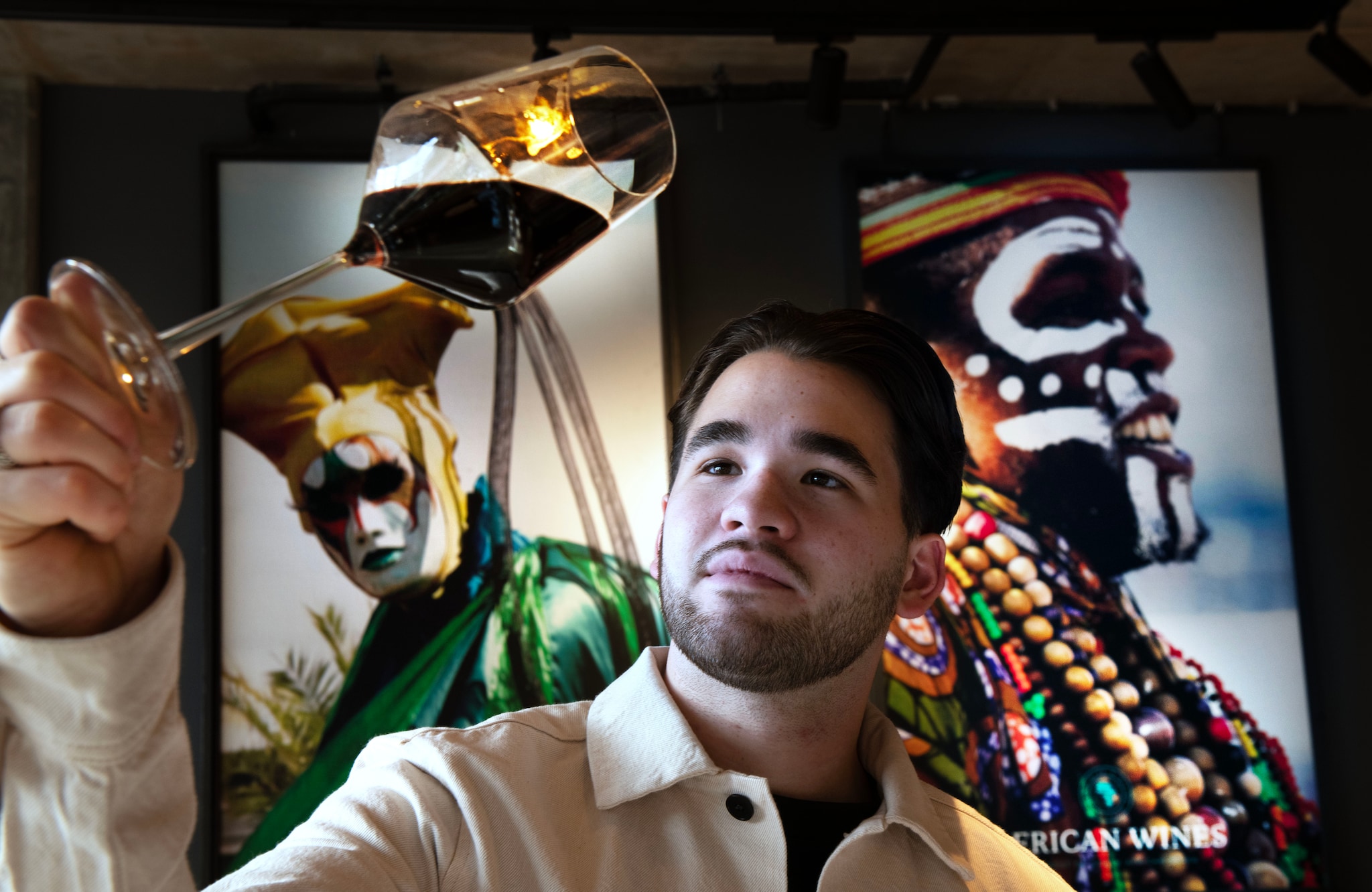 Jazz de Koning (21) heeft een eigen pop-upwijnwinkel in IJsselstein. Jazz de Koning (21) heeft een eigen pop-upwijnwinkel in IJsselstein. Foto: William Hoogteyling