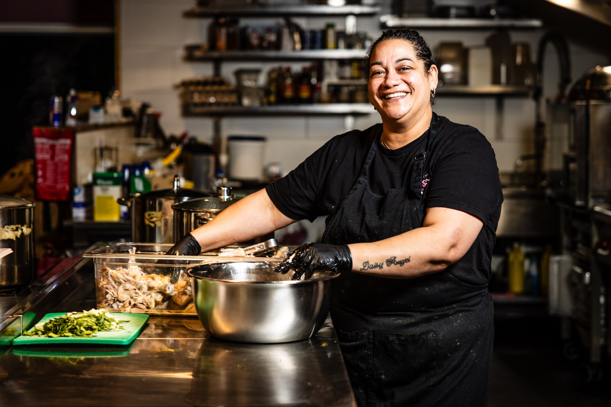 Bernadette Verbaan (48) in haar toko B’ssoulfood in winkelcentrum Westpolder in Papendrecht. Bernadette Verbaan (48) in haar toko B’ssoulfood in Papendrecht. Foto: Jeffrey Groeneweg