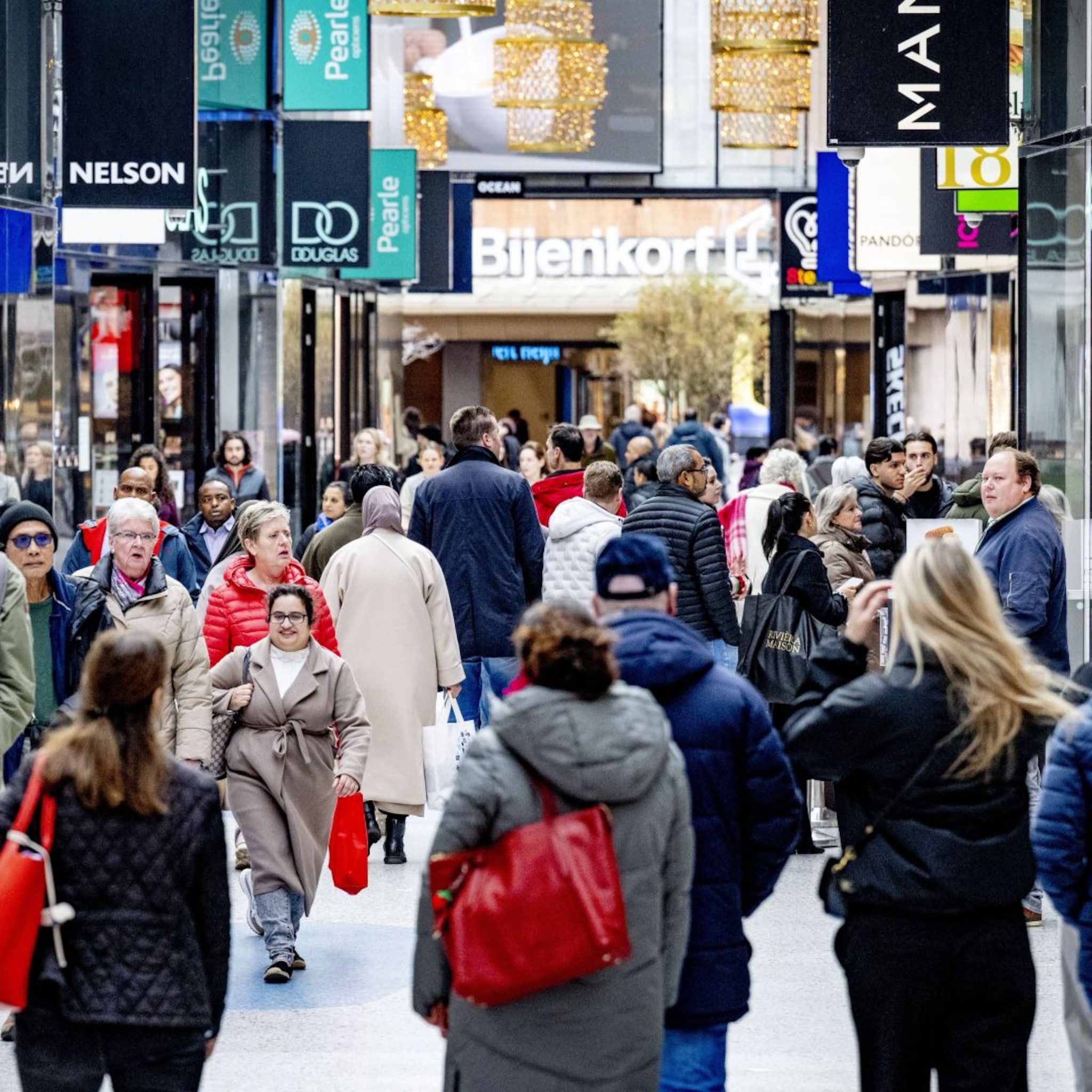 cnv vreest binnenkort duizenden ontslagen ook retail wordt geraakt