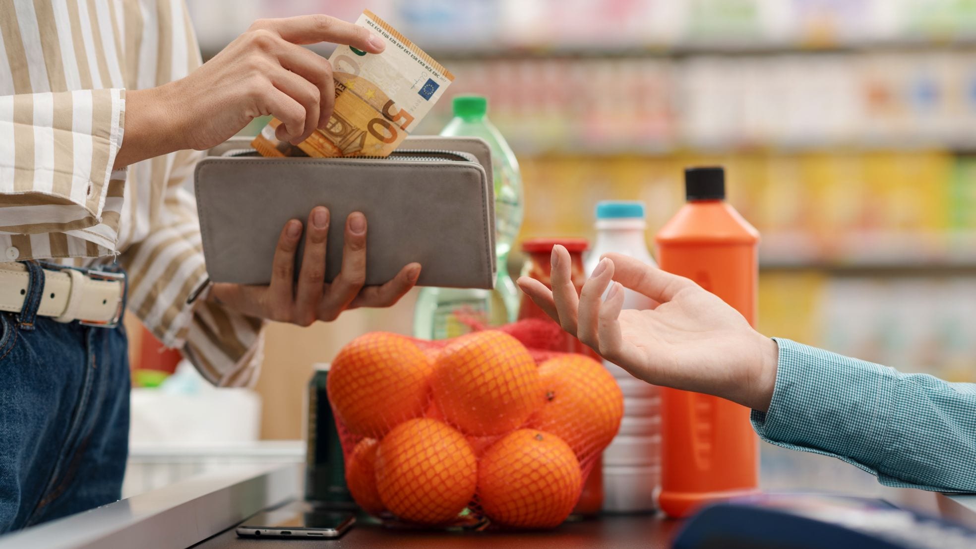 Met content geld betalen moet in de meeste gevallen mogelijk blijven. Met content geld betalen moet in de meeste gevallen mogelijk blijven. Foto: Shutterstock