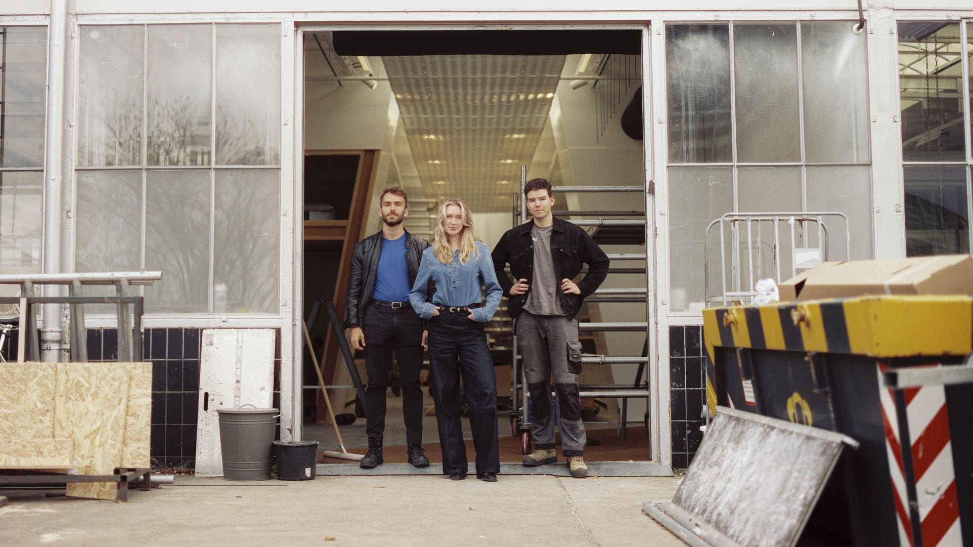 Upfront-ceo Mark de Boer en zijn team voor de te openen supermarkt in Rotterdam. Upfront-ceo Mark de Boer (links) en zijn team voor de te openen supermarkt in Rotterdam. Foto: Mark Vermeule