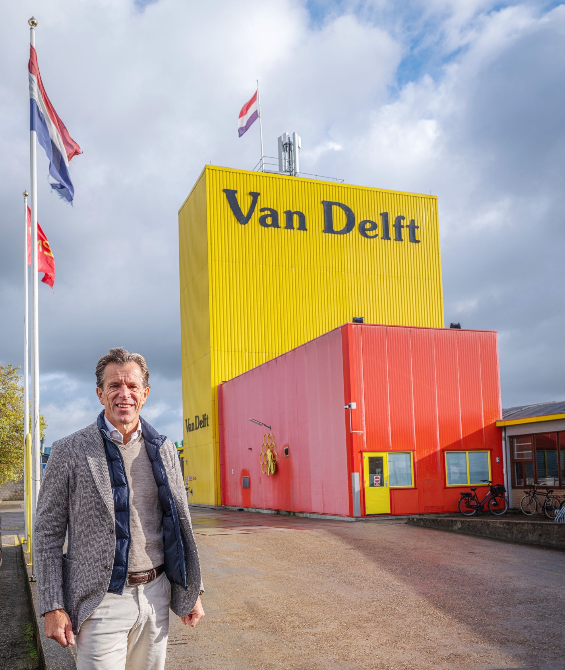 Oscar de Lange voor zijn pepernotenparadijs in Harderwijk. Oscar de Lange voor zijn pepernotenparadijs in Harderwijk. Foto: Marlies Wessels