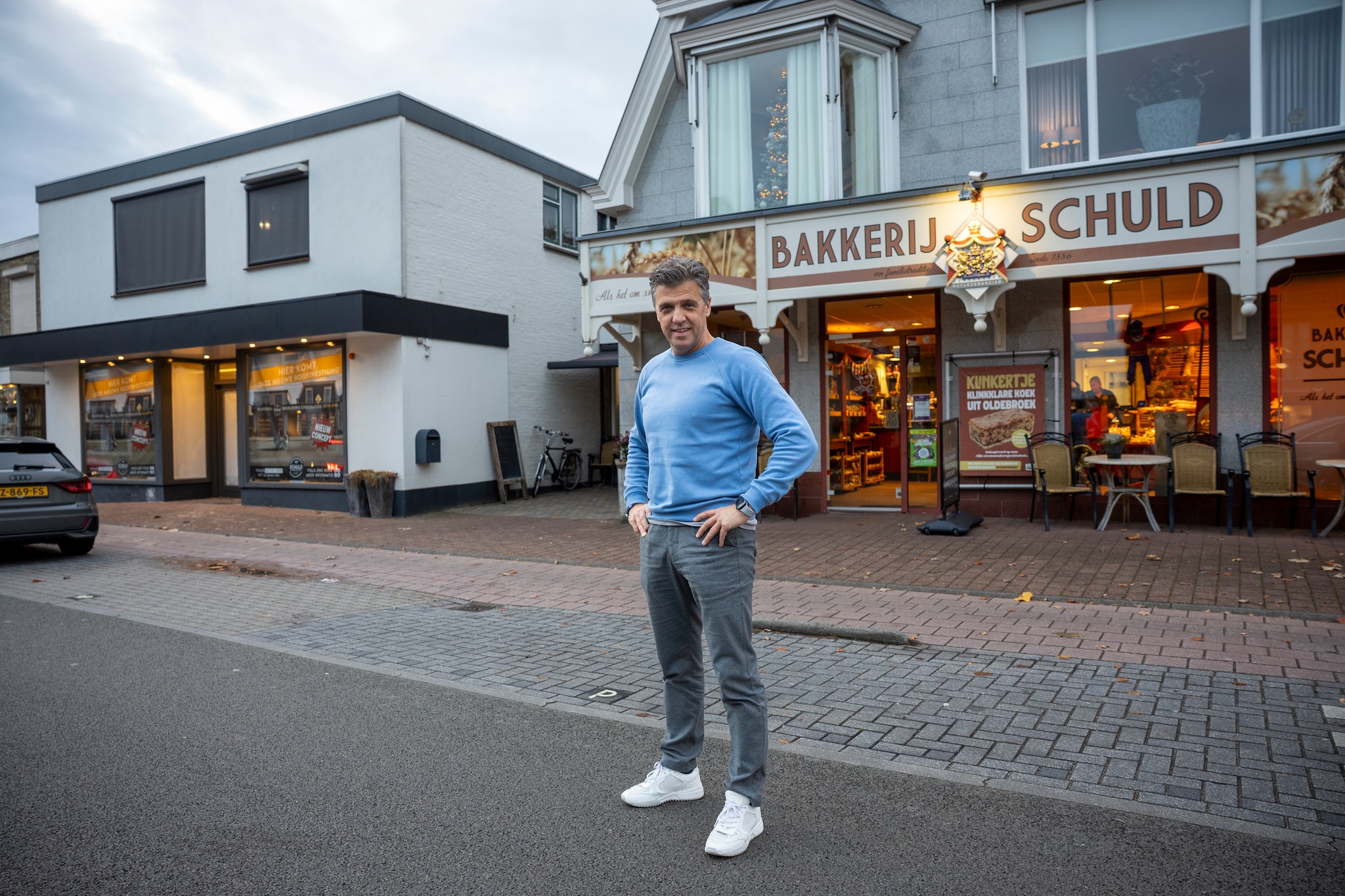 Bakker Jan-Aart Schuld breidt zijn bakkerswinkel in Oldebroek uit. Foto: Henri van der Beek Bakker Jan-Aart Schuld breidt zijn bakkerswinkel in Oldebroek uit. Foto: Henri van der Beek