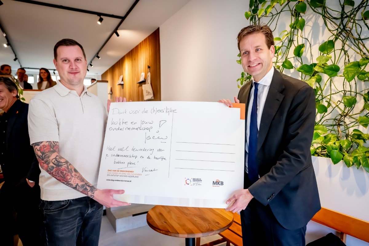 Simon Colijn met EZ-minister Vincent Karremans.  Simon Colijn met EZ-minister Vincent Karremans. Foto: Robin Utrecht