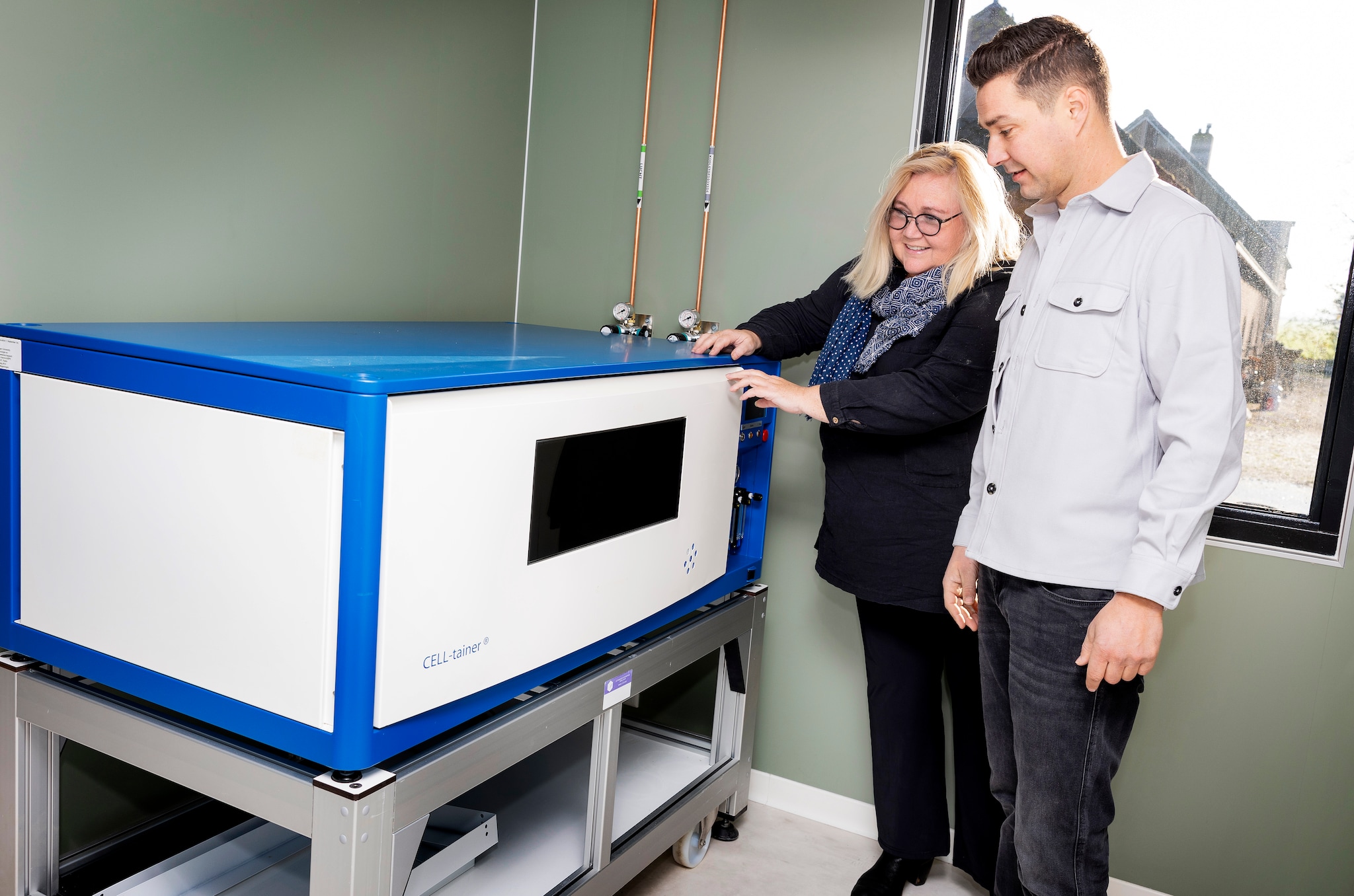 Ira van Eelen (links) heeft als medeoprichter van RespectFarms altijd geijverd voor de boerderij als productielocatie van kweekvlees.  Ira van Eelen (links) heeft als medeoprichter van RespectFarms altijd geijverd voor de boerderij als productielocatie van kweekvlees. Foto: Guus Schoonewille