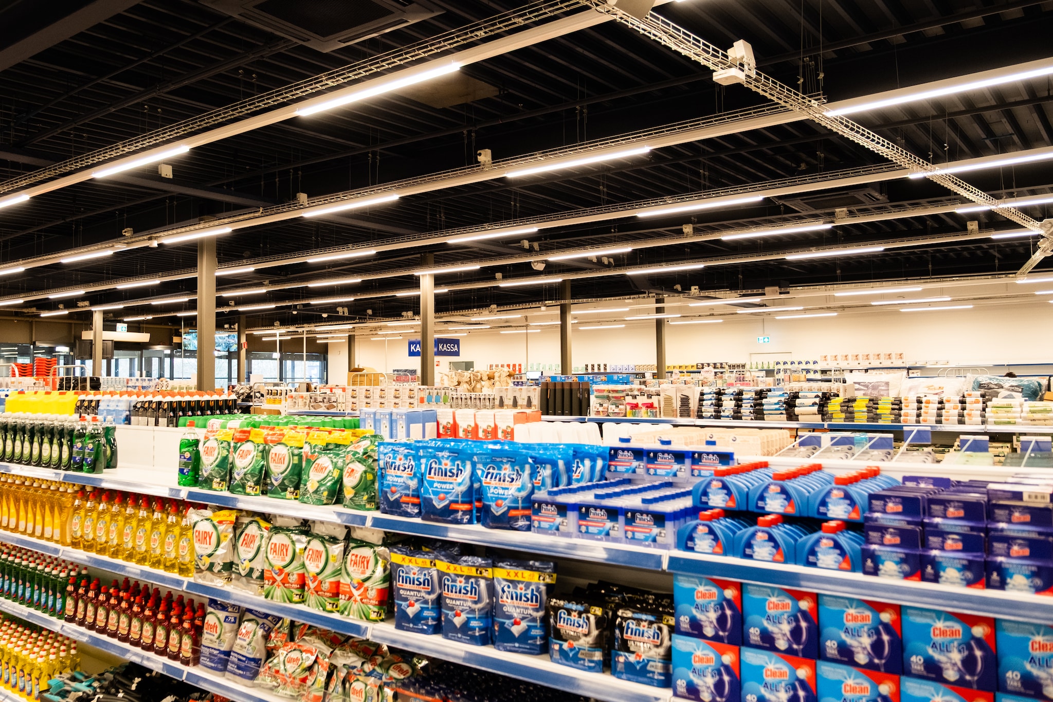 Het interieur van de eerste Amsterdamse vestiging van Die Grenze die donderdag in Amsterdam Nieuw-West zijn deuren opent. Foto: Nova den Hartog Het interieur van de eerste Amsterdamse vestiging van Die Grenze die donderdag in Amsterdam Nieuw-West zijn deuren opent. Foto: Nova den Hartog
