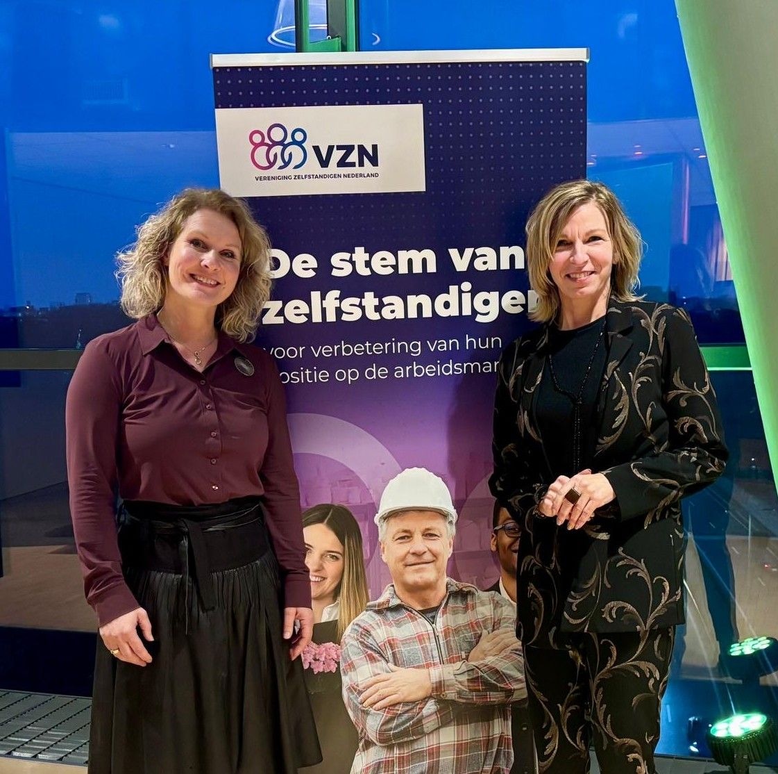 Cristel van de Ven vertekt bij VZN als voorzitter en draagt het over aan Connie Maathuis. Foto: VZN Cristel van de Ven vertekt bij VZN als voorzitter en draagt het over aan Connie Maathuis (r). Foto: VZN