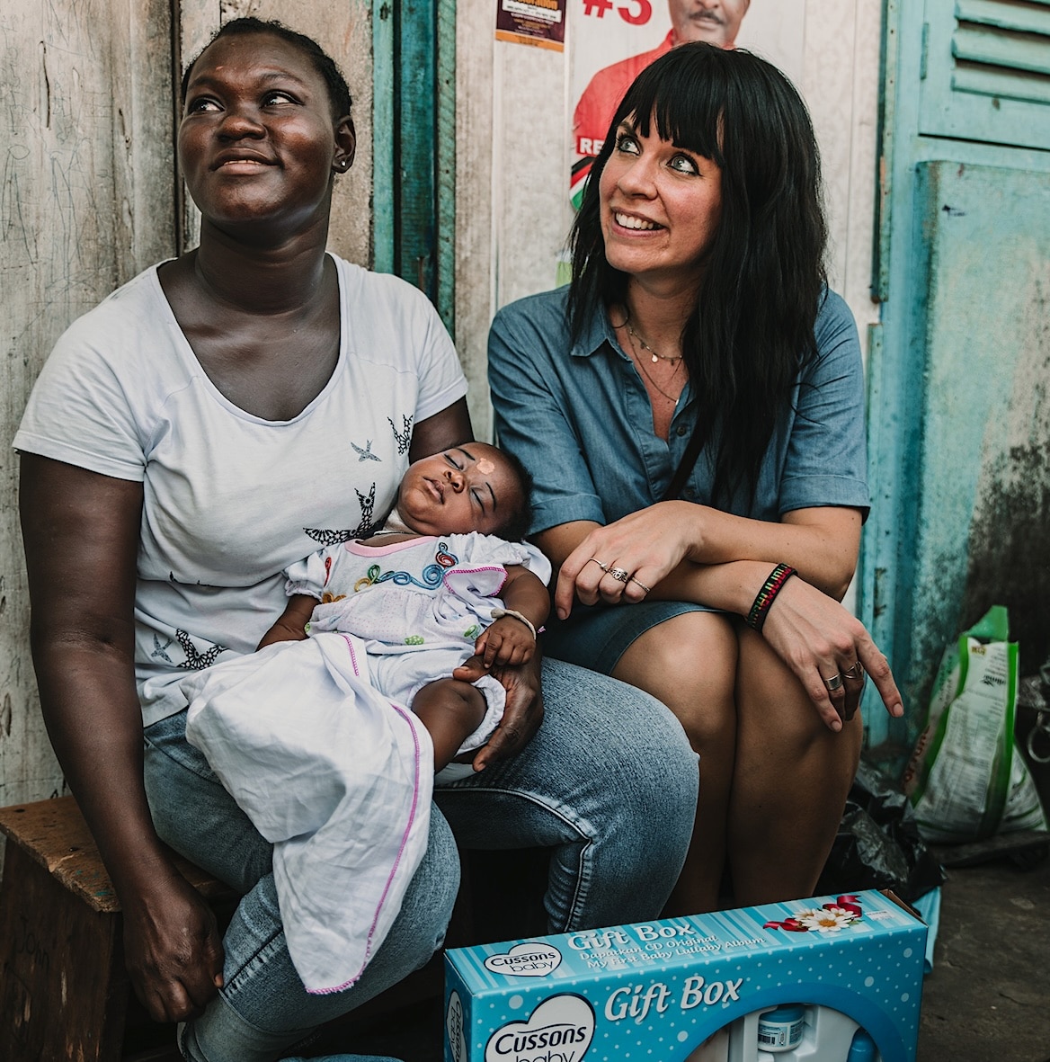 In de meeste landen is Mandy Ladan zelf geweest, zodat ze precies weet waar het geld naartoe gaat.  Ayla Maagdenberg | In de meeste landen is Mandy Ladan zelf geweest, zodat ze precies weet waar het geld naartoe gaat.