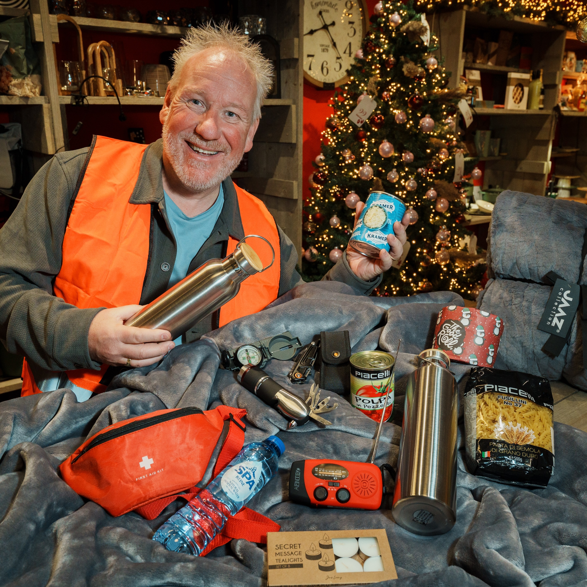 noodpakket kerstpakket jurgen volmbroek ondernemers noodradio flessen water