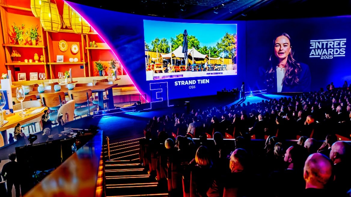 De prijs valt binnen de Entree Awards 2025, een jaarlijks jurytraject waarin horecaconcepten, ondernemers en talenten worden beoordeeld op visie, uitvoering en onderscheidend vermogen. Foto: MissPublicity Marketing & PR De prijs valt binnen de Entree Awards 2025, een jaarlijks jurytraject waarin horecaconcepten, ondernemers en talenten worden beoordeeld op visie, uitvoering en onderscheidend vermogen. Foto: MissPublicity Marketing & PR