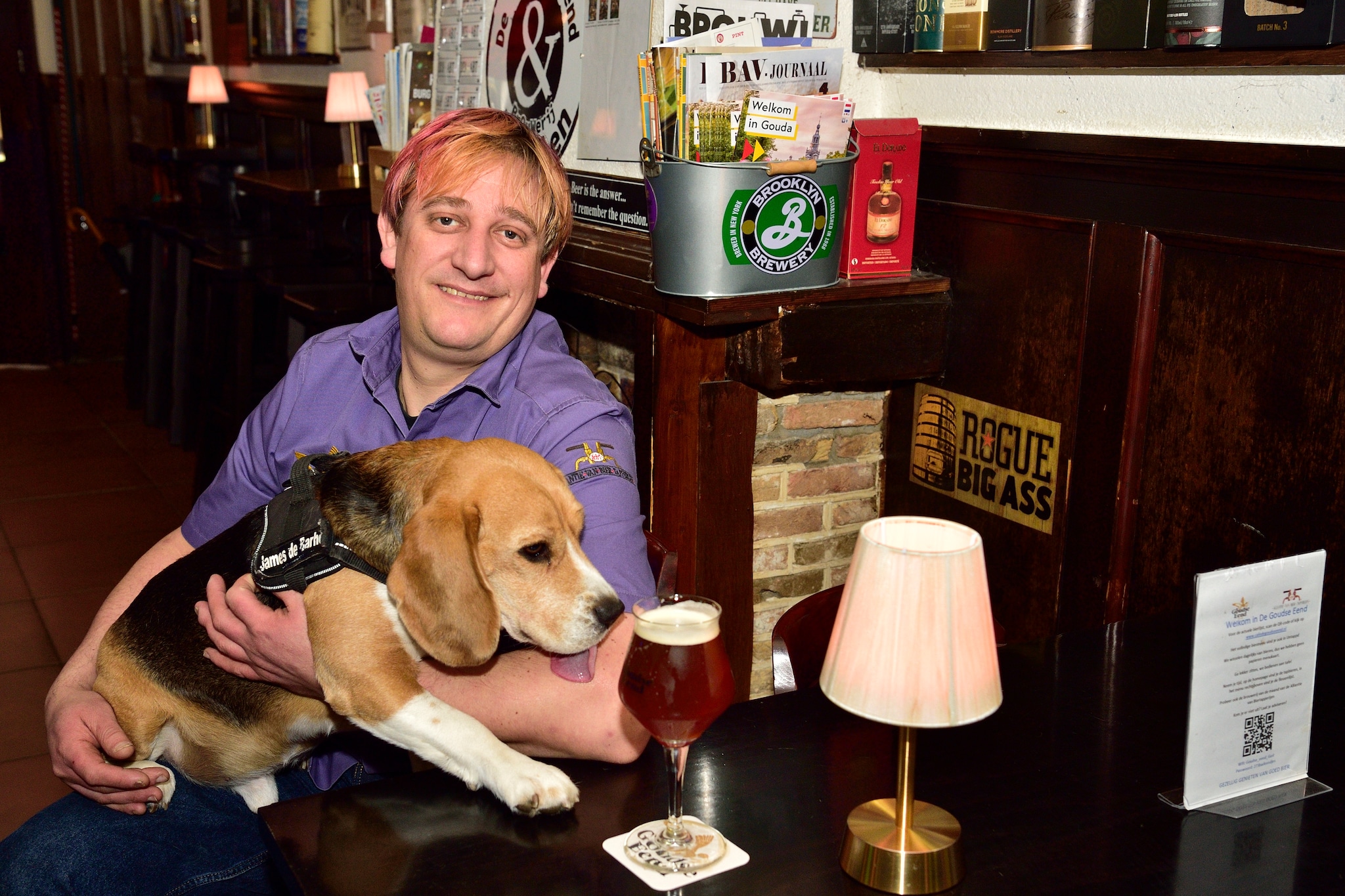 Jeroen Carol-Visser met zijn hond James. Pim Mul