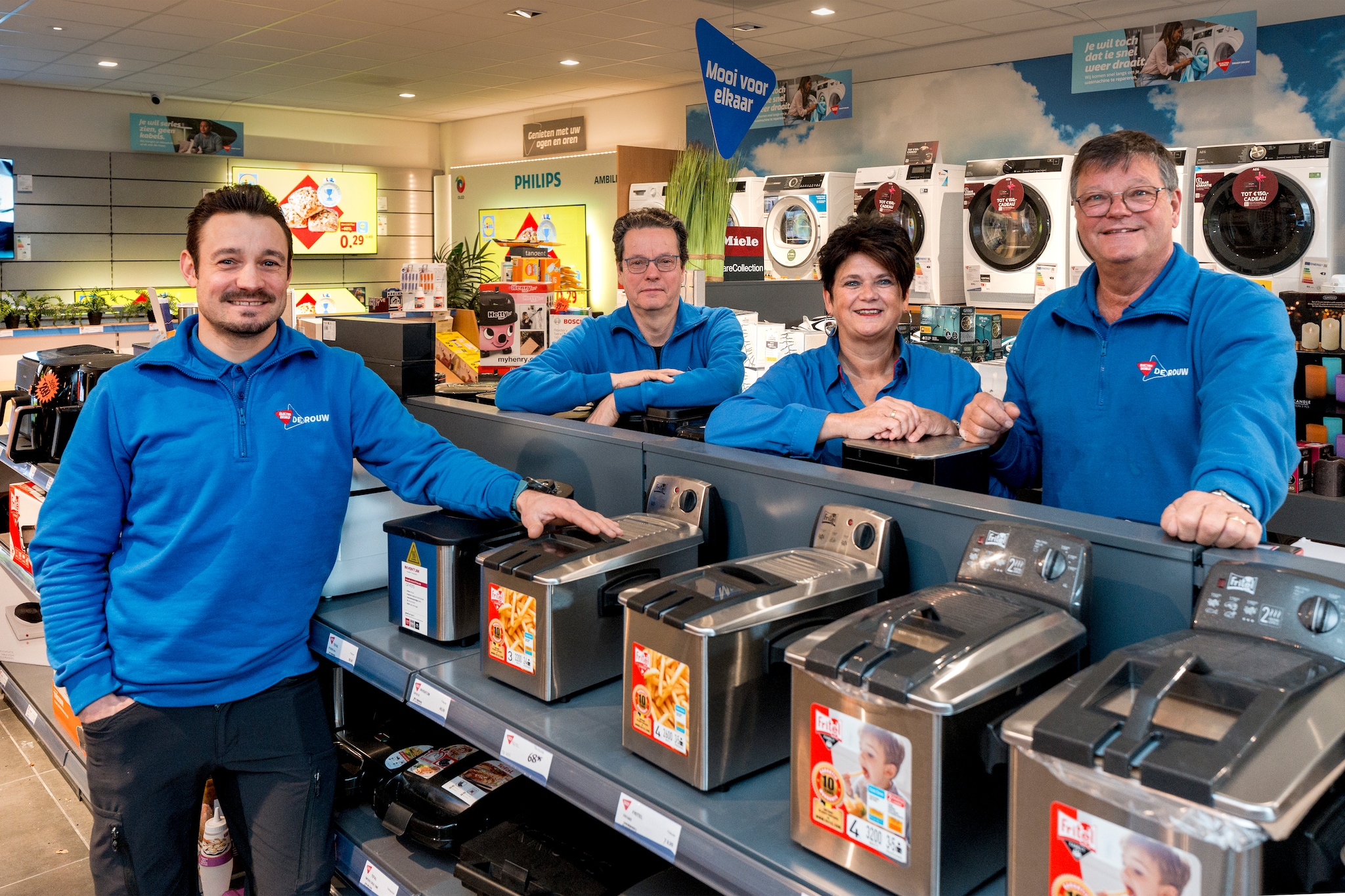 De gezichten van het zilveren Electro World de Rouw, v.l.n.r. Martin Cocev, Arno de Rouw, José de Rouw en William de Rouw. De gezichten van het zilveren Electro World de Rouw, v.l.n.r. Martin Cocev, Arno de Rouw, José de Rouw en William de Rouw. Foto: Marc Bolsius