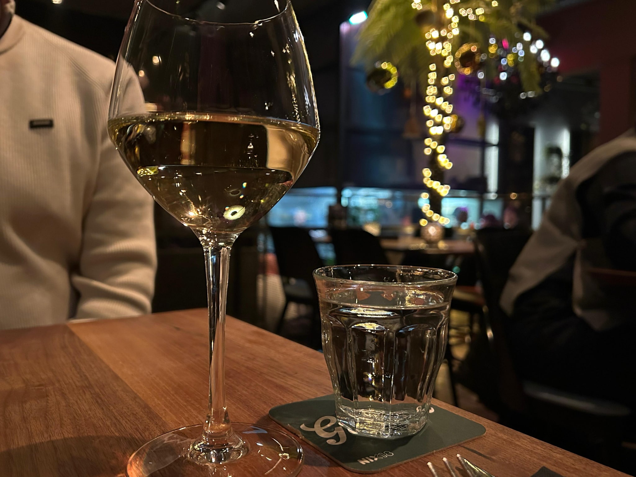 Kraanwater in de horeca: moet de gast betalen? Of het restaurant water bij de wijn doen?  Kraanwater in de horeca: moet de gast betalen? Of het restaurant water bij de wijn doen? Foto: Aileen Slot